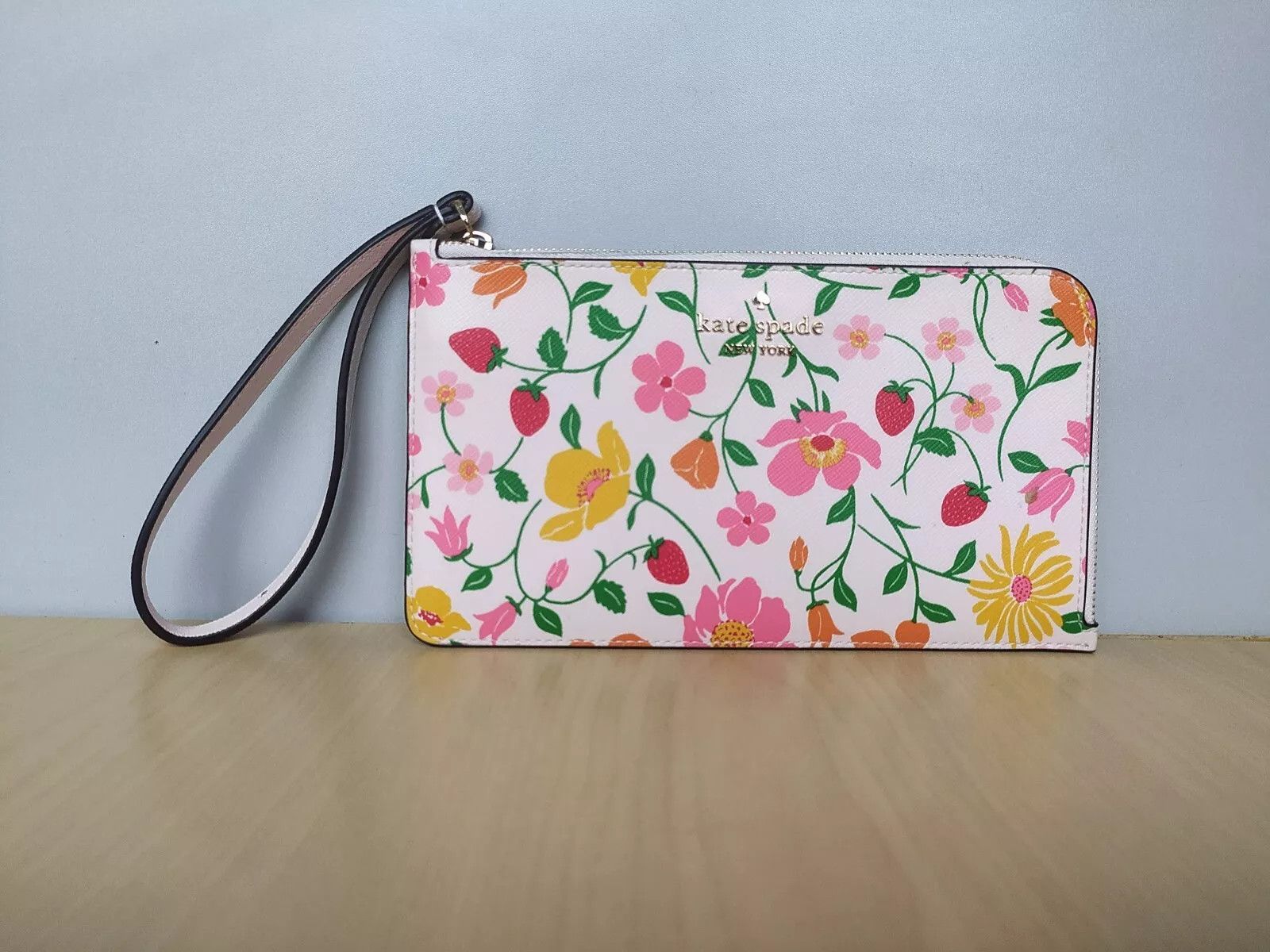 Kate Spade Kate Spade Lucy Strawberry Garden L-Zip Wristlet T-0005 Size ONE SIZE - 1 Thumbnail