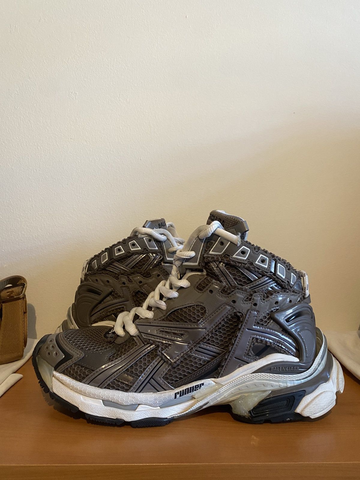 Balenciaga Balenciaga Runner High Top Medium Grey Size US 8.5 / EU 41-42 - 2 Thumbnail