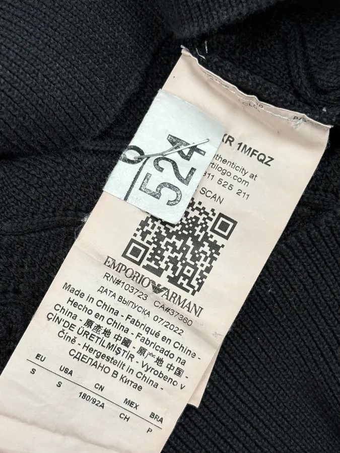 Emporio Armani AW2022 Emporio Armani Black Textured Hoodie Size US S / EU 44-46 / 1 - 9 Thumbnail
