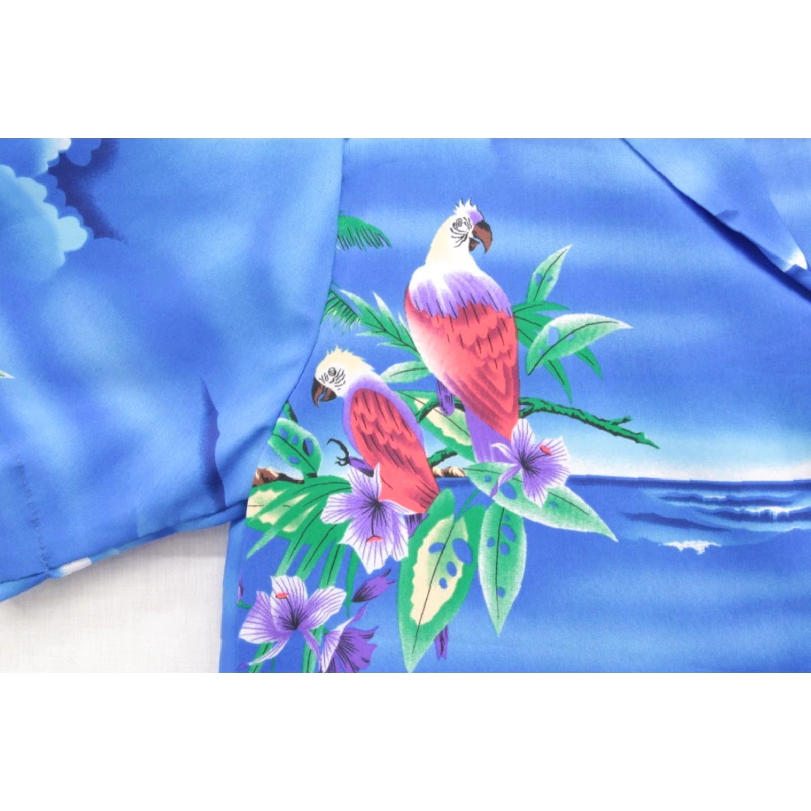 Vintage VINTAGE Hawaiian Shirt Men's Small VTG Casual Wear Parrot Birds Surfing Blue Vacation USA Shirt Size US S / EU 44-46 / 1 - 3 Thumbnail