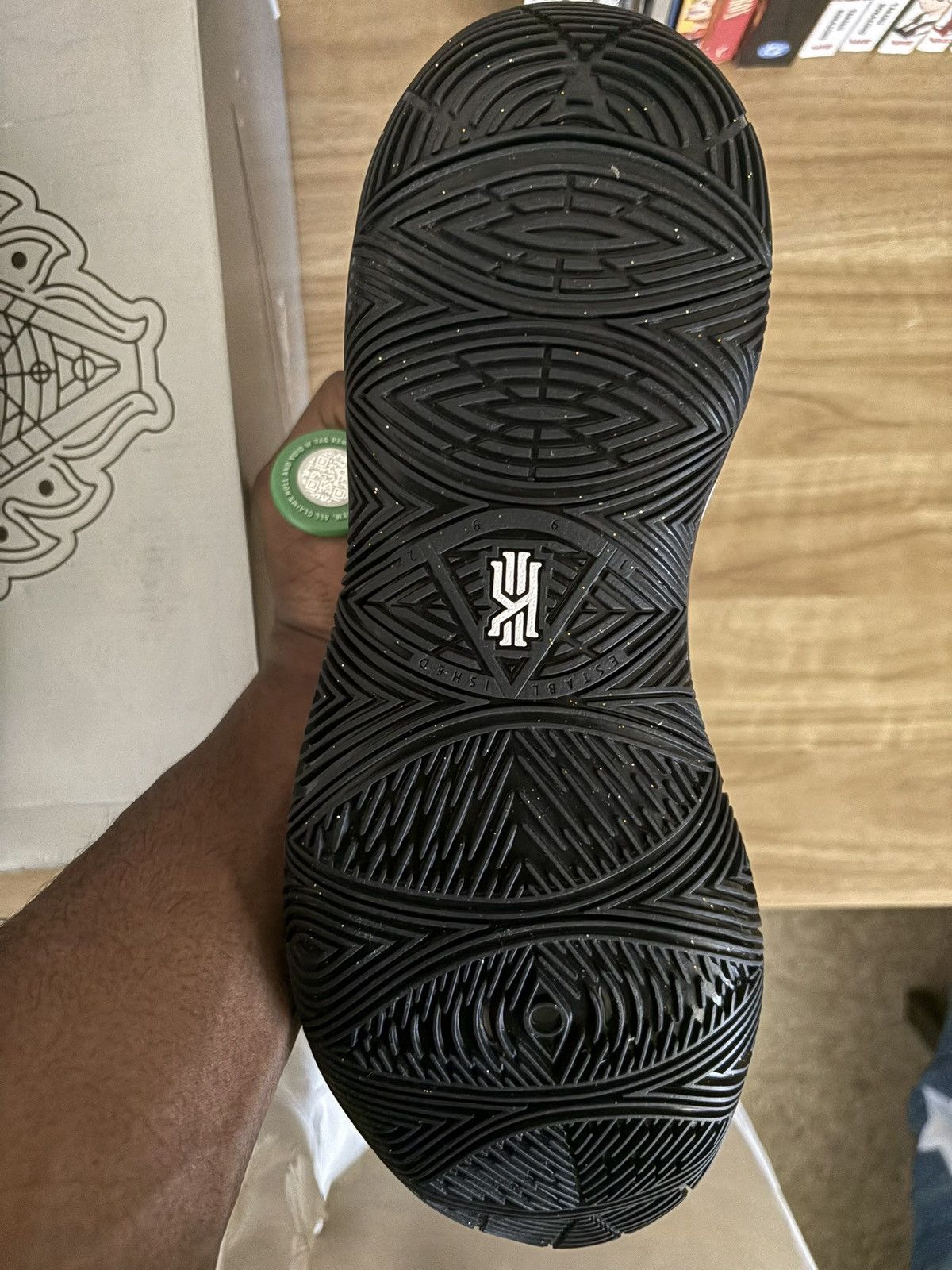 Nike Nike Kyrie 5 Black / Metallic Gold Size US 11.5 / EU 44-45 - 4 Thumbnail