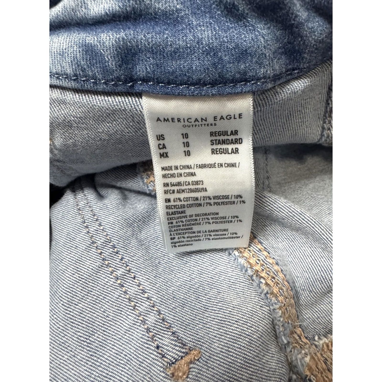 Vintage VINTAGE? No. American Eagle Light Wash Casual Denim Jeans 28x26 Women Jeans Blue 28 Inseam 26 in Regular Cotton Denim Button Closure Size 28" / US 6 / IT 42 - 2 Thumbnail