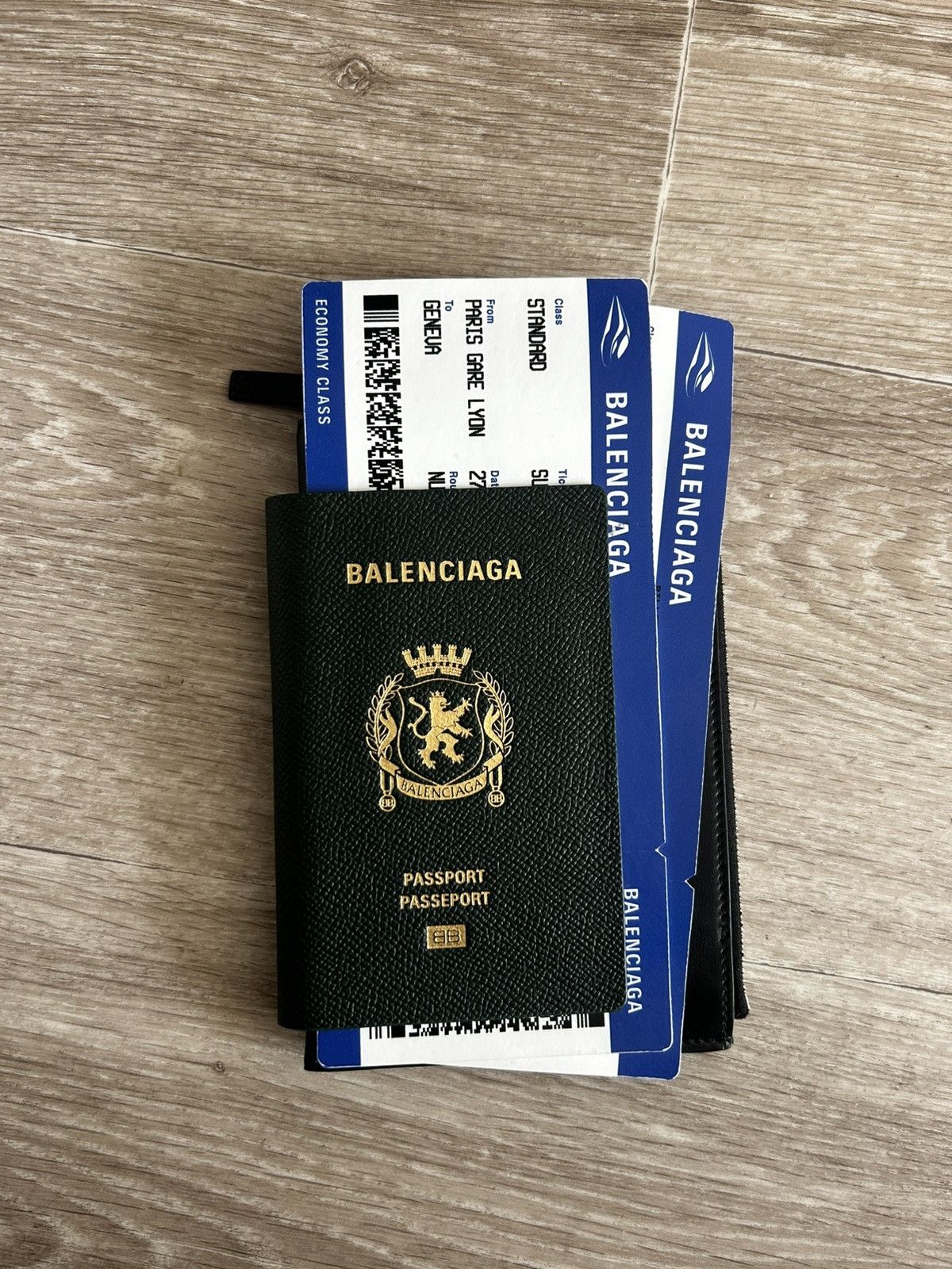 Balenciaga Balenciaga MEN'S PASSPORT PHONE HOLDER IN BLACK Size ONE SIZE - 1 Thumbnail