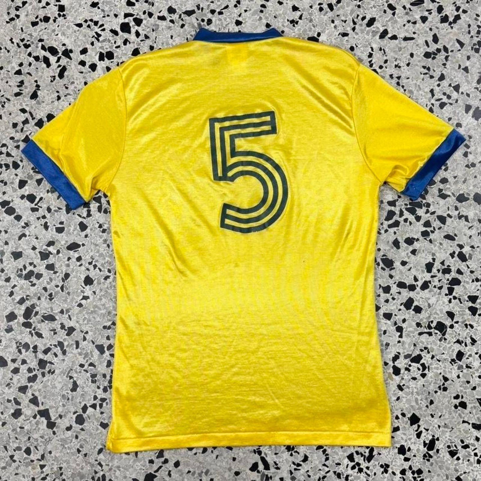 Umbro × Vintage VINTAGE 80S 90S UMBRO POLYESTER ATLETICO JUVENIL 5 JERSEY: Size US M / EU 48-50 / 2 - 5 Thumbnail