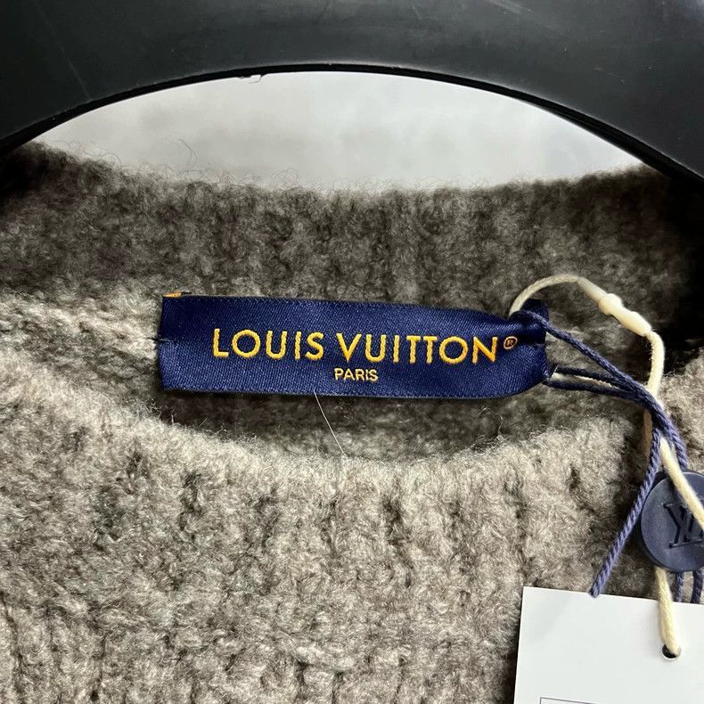 Louis Vuitton Louis Vuitton Louis Vuitton Brown Letter Print Long Sleeve Size US L / EU 52-54 / 3 - 3 Thumbnail