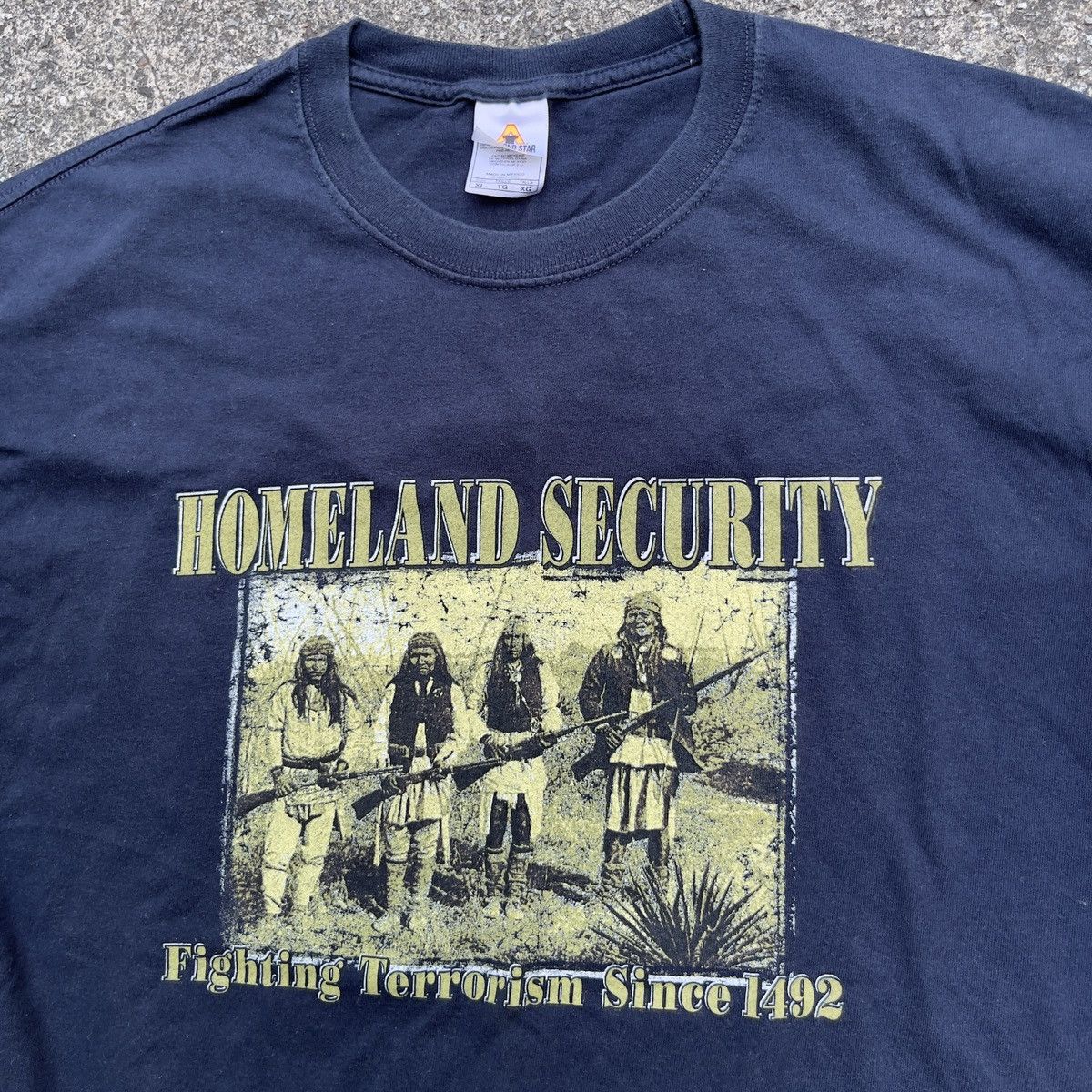 Vintage Vintage Thrashed 90s HOMELAND SECURITY Shirt Size US XL / EU 56 / 4 - 2 Thumbnail