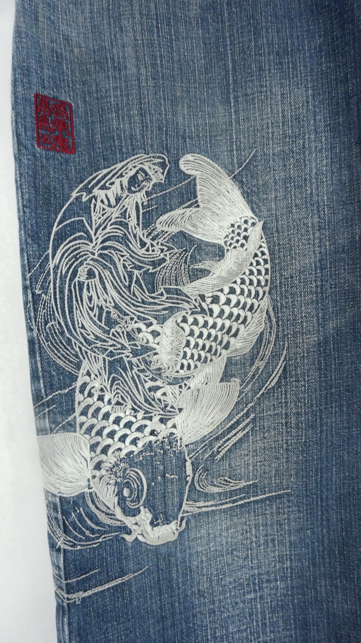 Japanese Brand 🌸🌸Rare Karakuri Tamashi Koi Embroidery Vintage Jeans Size US 40 / EU 56 - 4 Thumbnail