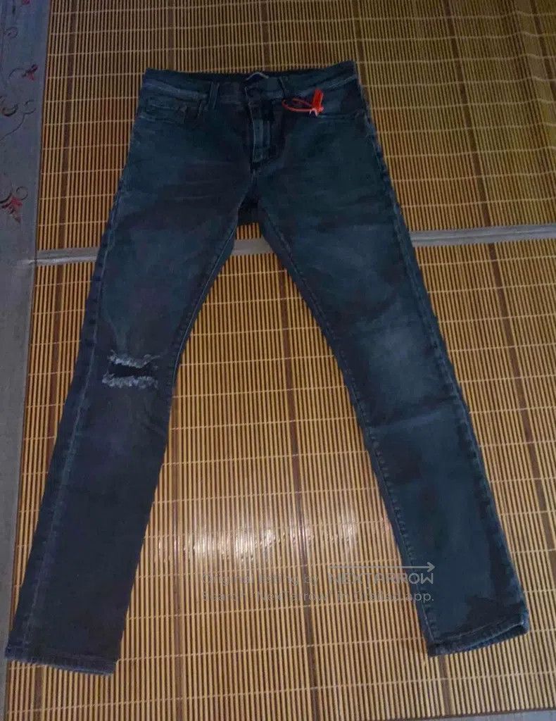 Saint Laurent Paris Knee-damaged denim pants, size 30 i
