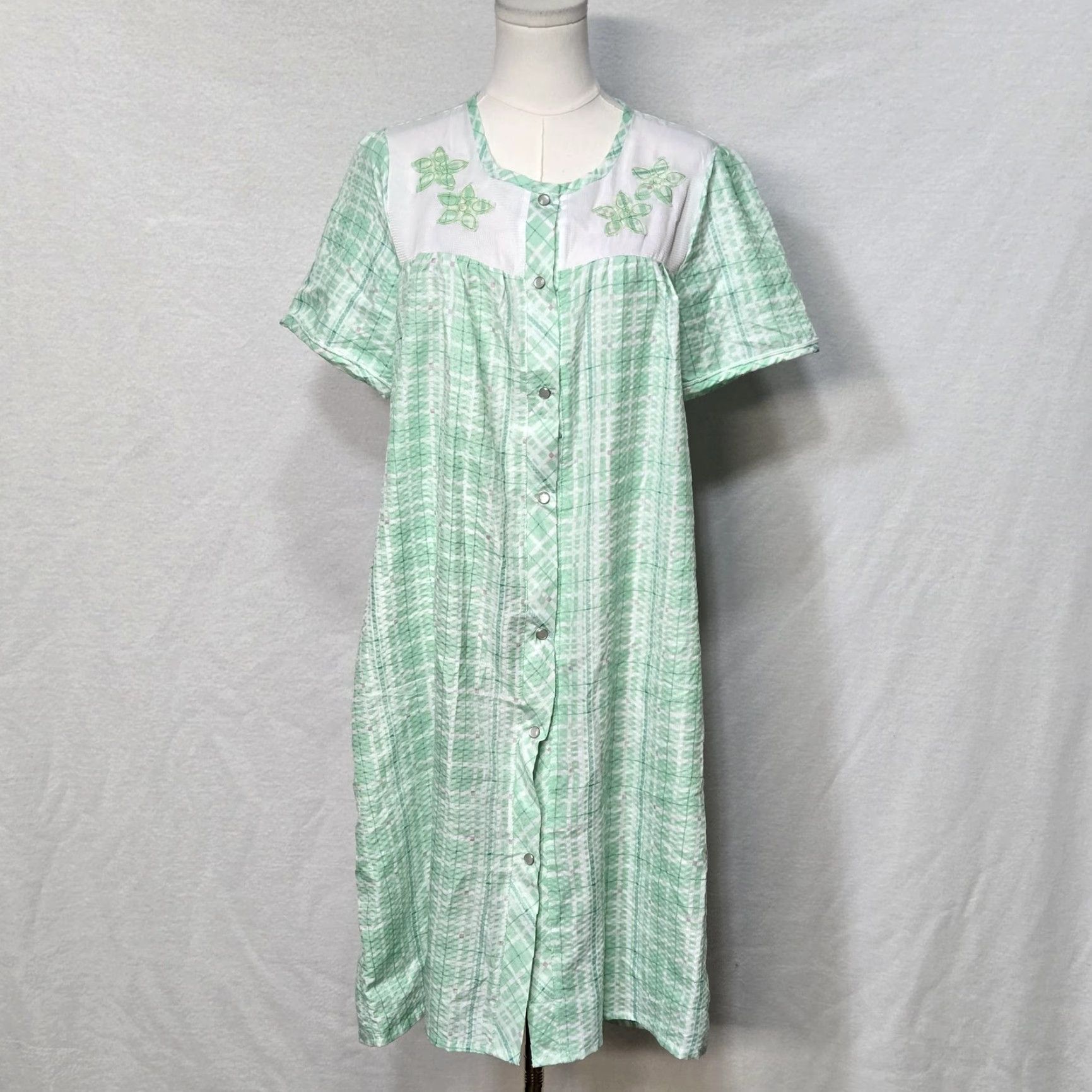 Vintage Cozee Corner Womens Medium Robe Green Plaid Kaftan Sleepwear Embroidered Button front Size ONE SIZE - 2 Thumbnail