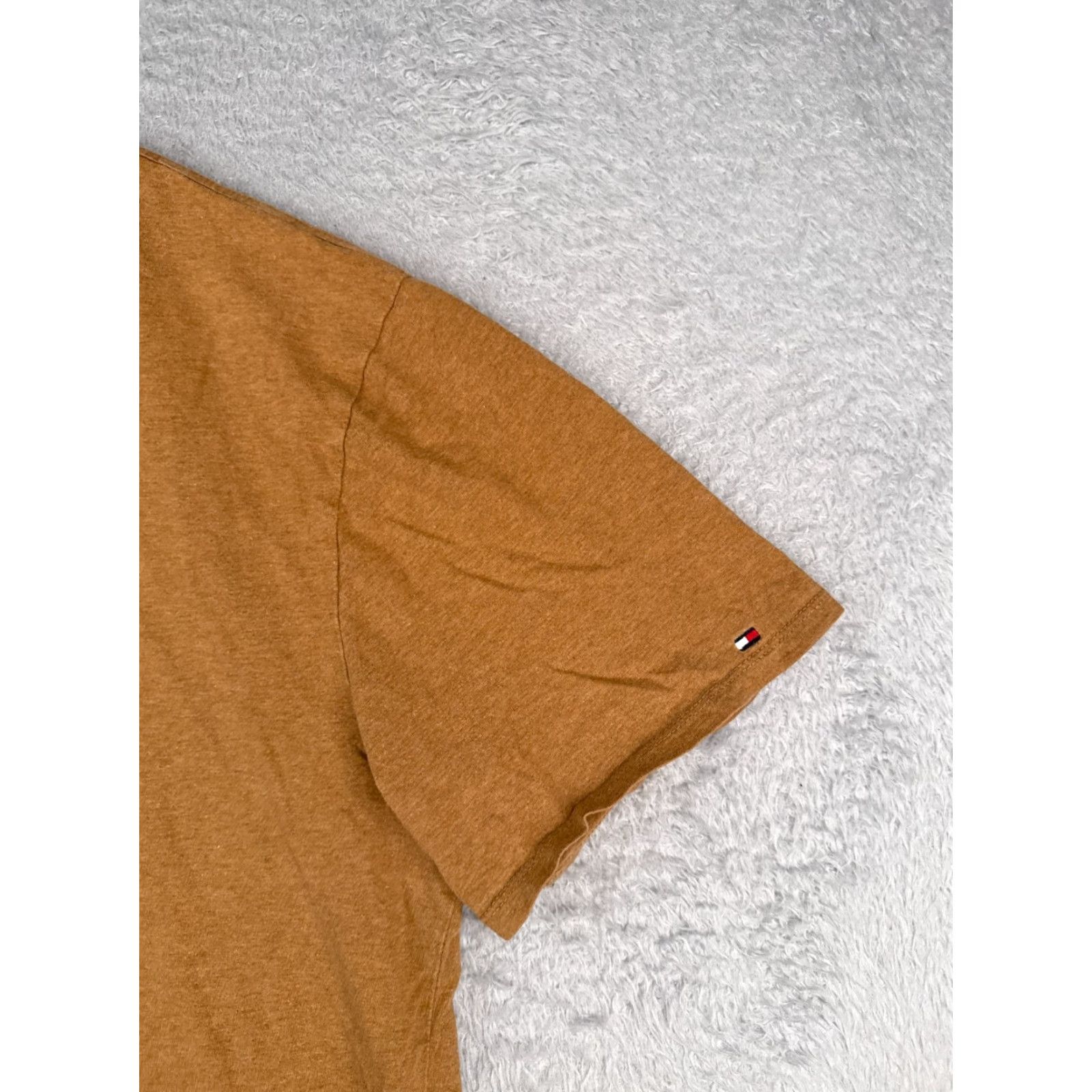 Tommy Hilfiger VINTAGE Tommy Hilfiger Shirt Adult 2XL Brown Cotton Crew Neck Short Sleeve Mens Logo Embroidered 90s Inspired Size US XXL / EU 58 / 5 - 2 Thumbnail