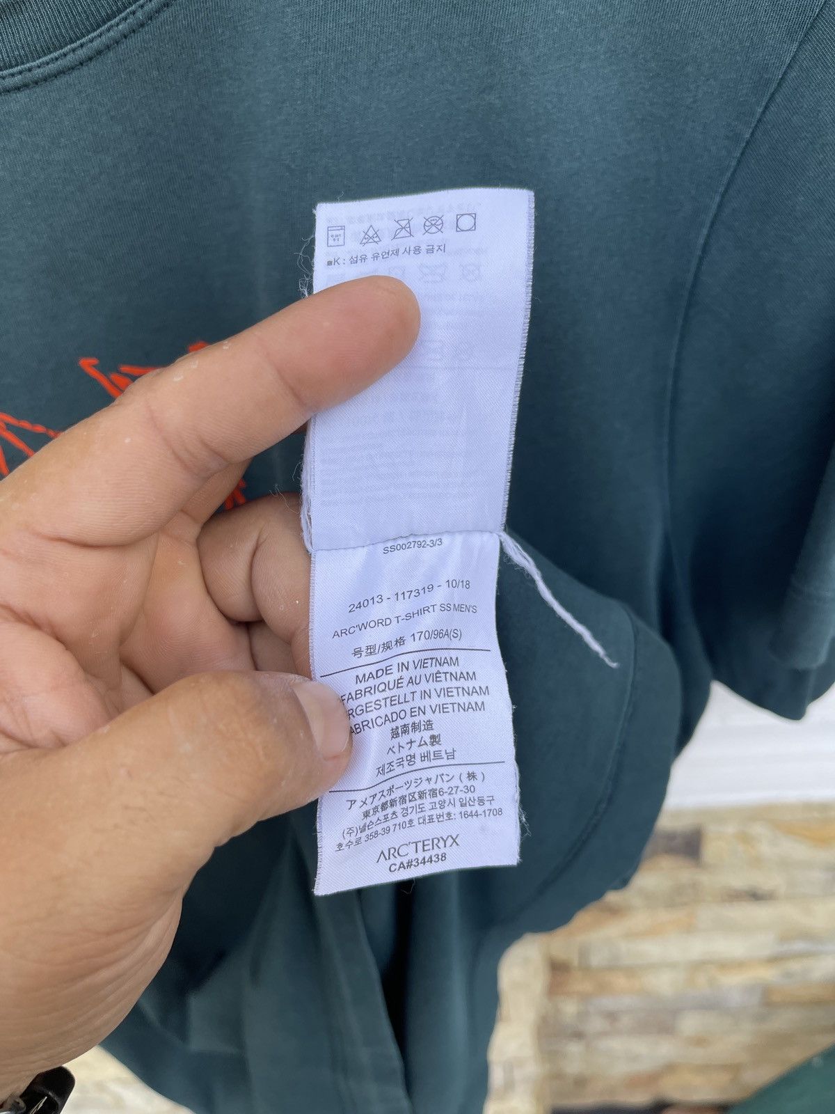 Arc'teryx Rare🔥Sun Faded Arc’teryx Big Logo Thrashed Tee Size US M / EU 48-50 / 2 - 6 Thumbnail