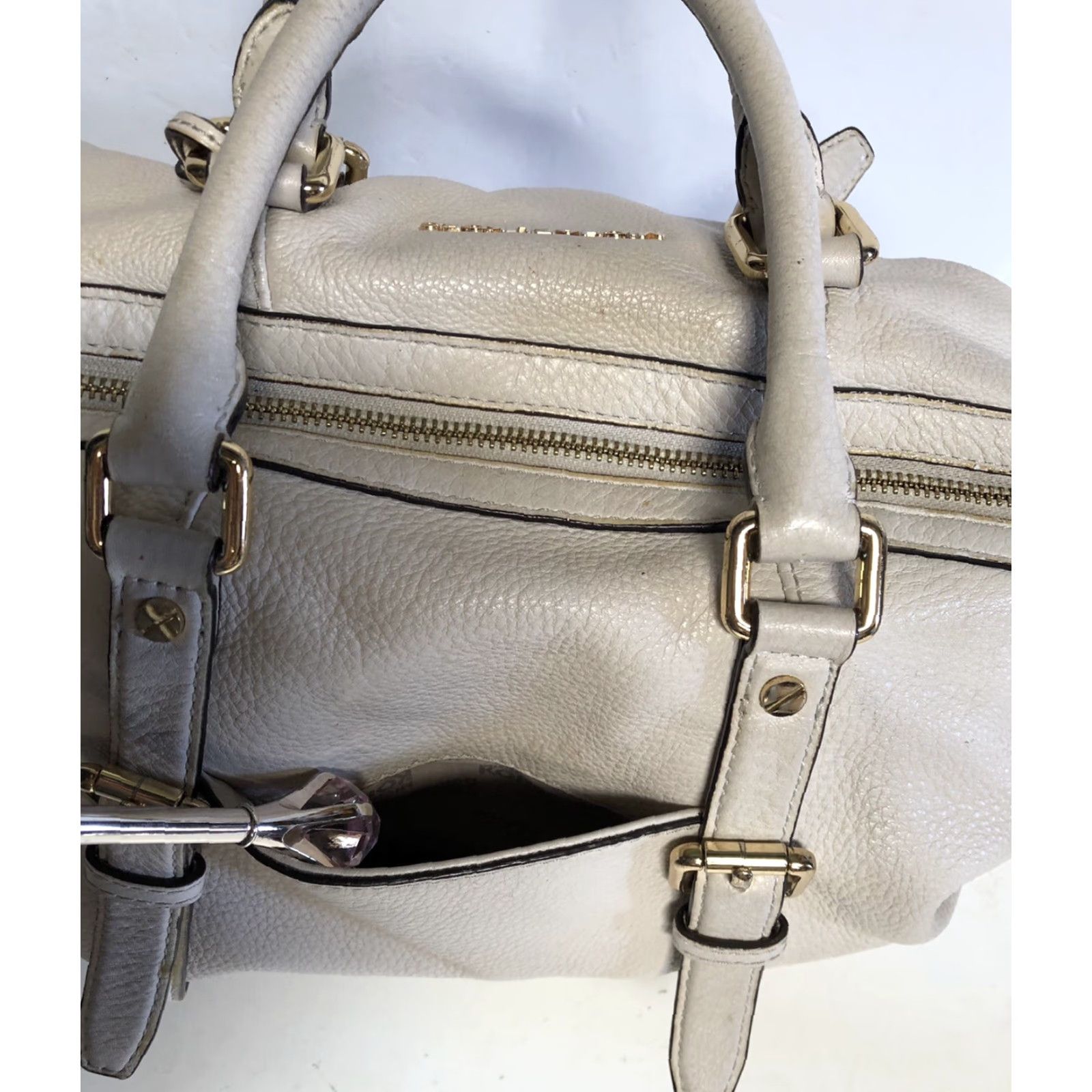Vintage Michael Kors Hamilton Shoulder Bag White Gold Leather Coat White Lining Medium Womens Vintage No STAINED SEE PICS Size ONE SIZE - 3 Thumbnail