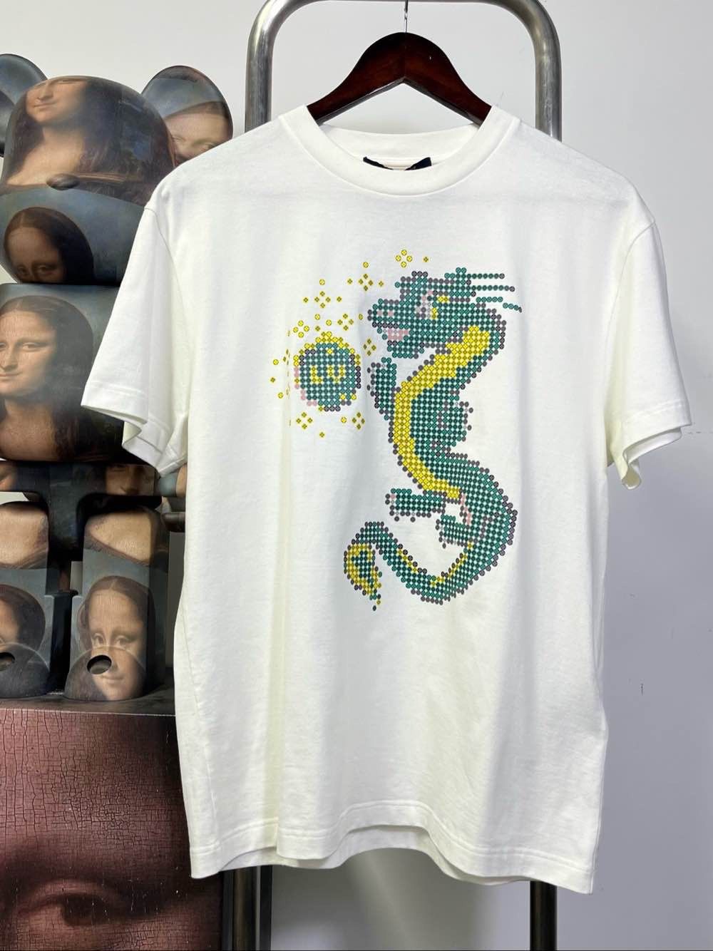 Louis Vuitton Louis Vuitton Dragon Graphic T-Shirt Size XS Size US XS / EU 42 / 0 - 1 Thumbnail