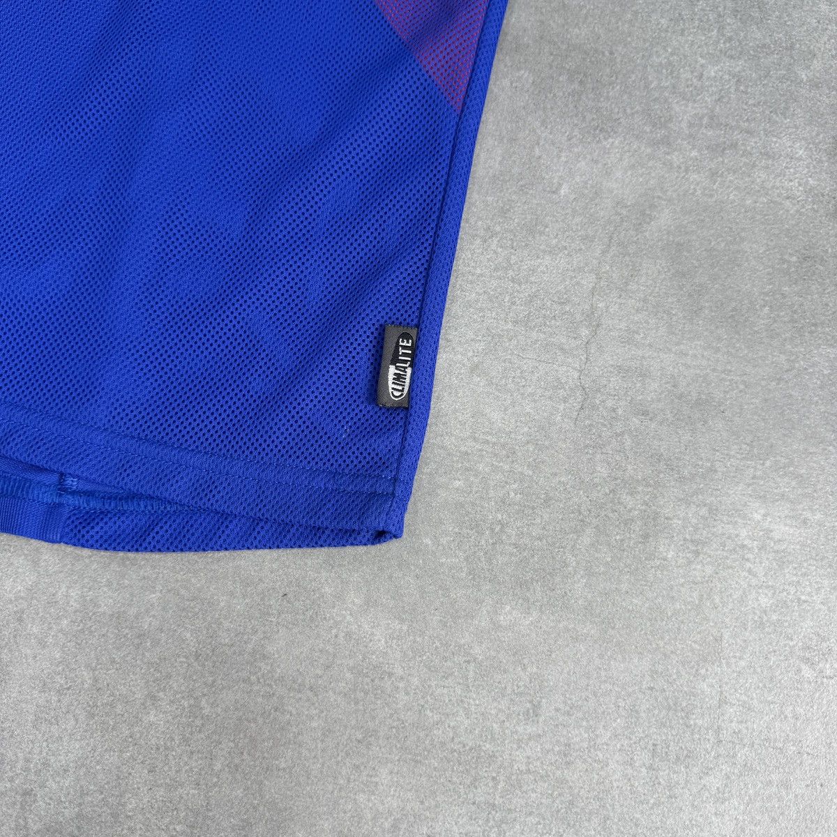 Vintage Vintage Adidas France National 2002/2004 Home Soccer Jersey Size US M / EU 48-50 / 2 - 5 Thumbnail