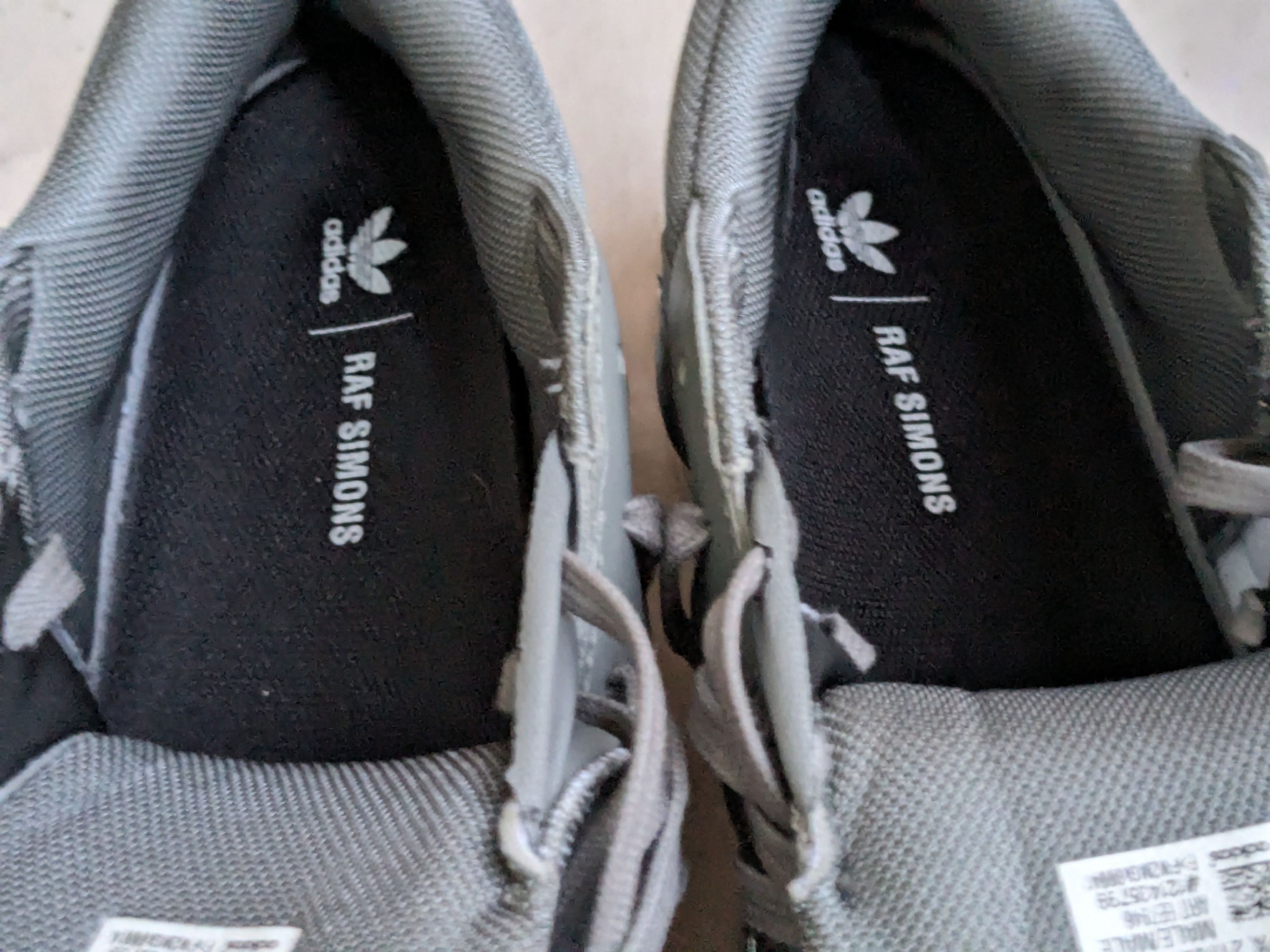Raf Simons Raf Simons x Adidas Ozweego Metallic Ash Gray 10.5 EE7946 Size US 10.5 / EU 43-44 - 8 Thumbnail