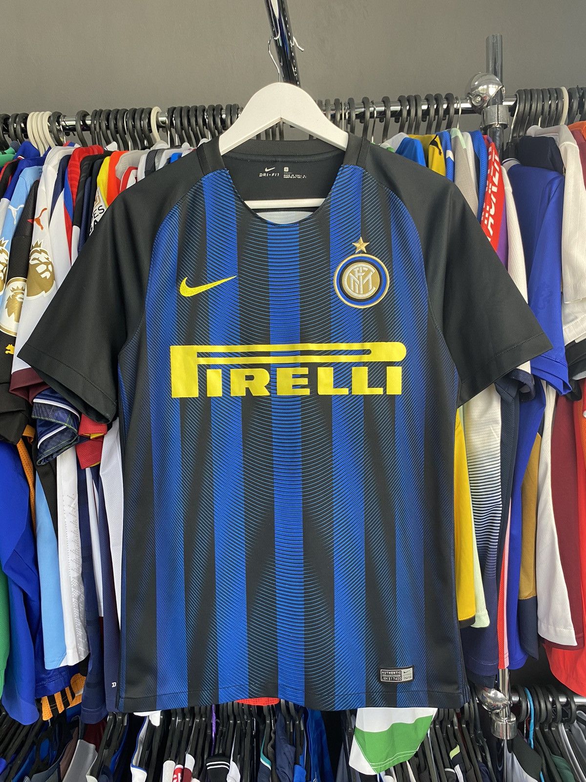 Nike 2016/17 NIKE INTER MILAN HOME SOCCER FOOTBALL JERSEY SHIRT Size US S / EU 44-46 / 1 - 1 Thumbnail