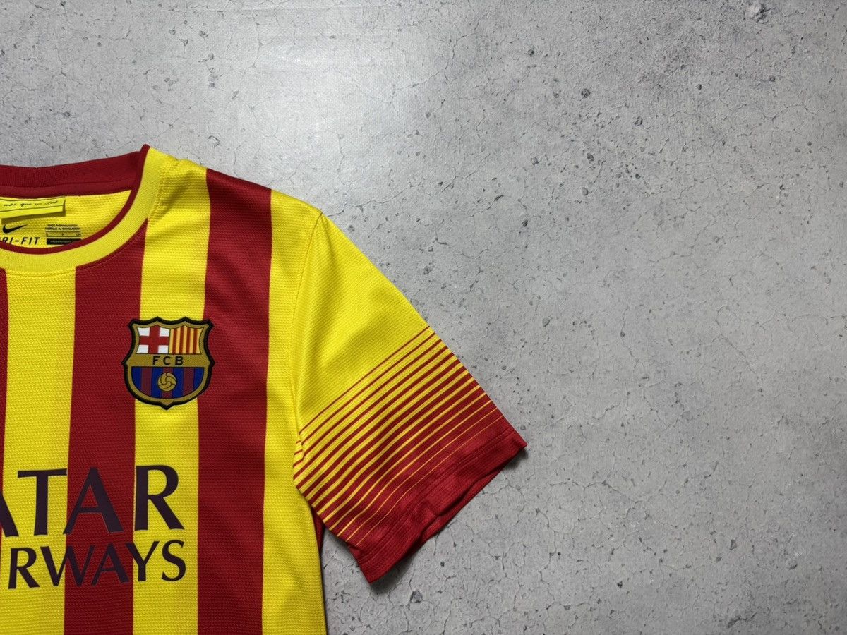Nike Nike FC Barcelona 2013/2014 Neymar JR #11 Soccer Jersey Size US S / EU 44-46 / 1 - 5 Thumbnail