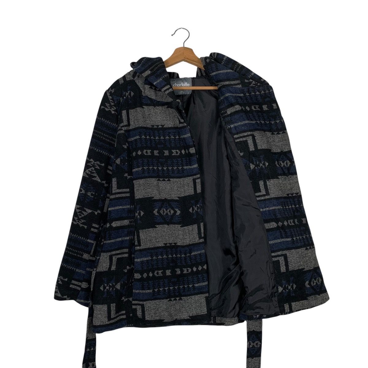 Japanese Brand Japanese Brand Charlotte Russe Aztech Hooded Jacket Size L / US 10 / IT 46 - 10 Thumbnail