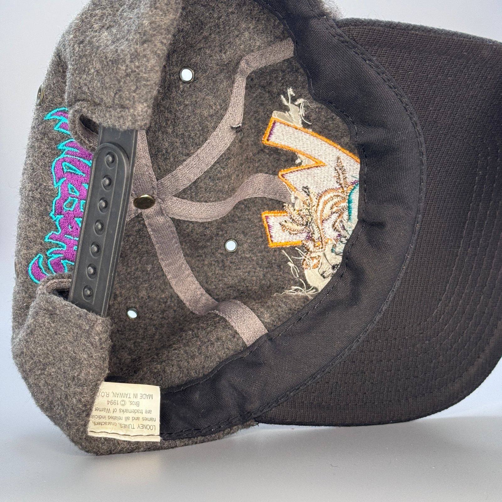 Warner Bros Vintage '90s Wile E. Coyote Snowboard Shreddin' Hat Size ONE SIZE - 5 Thumbnail