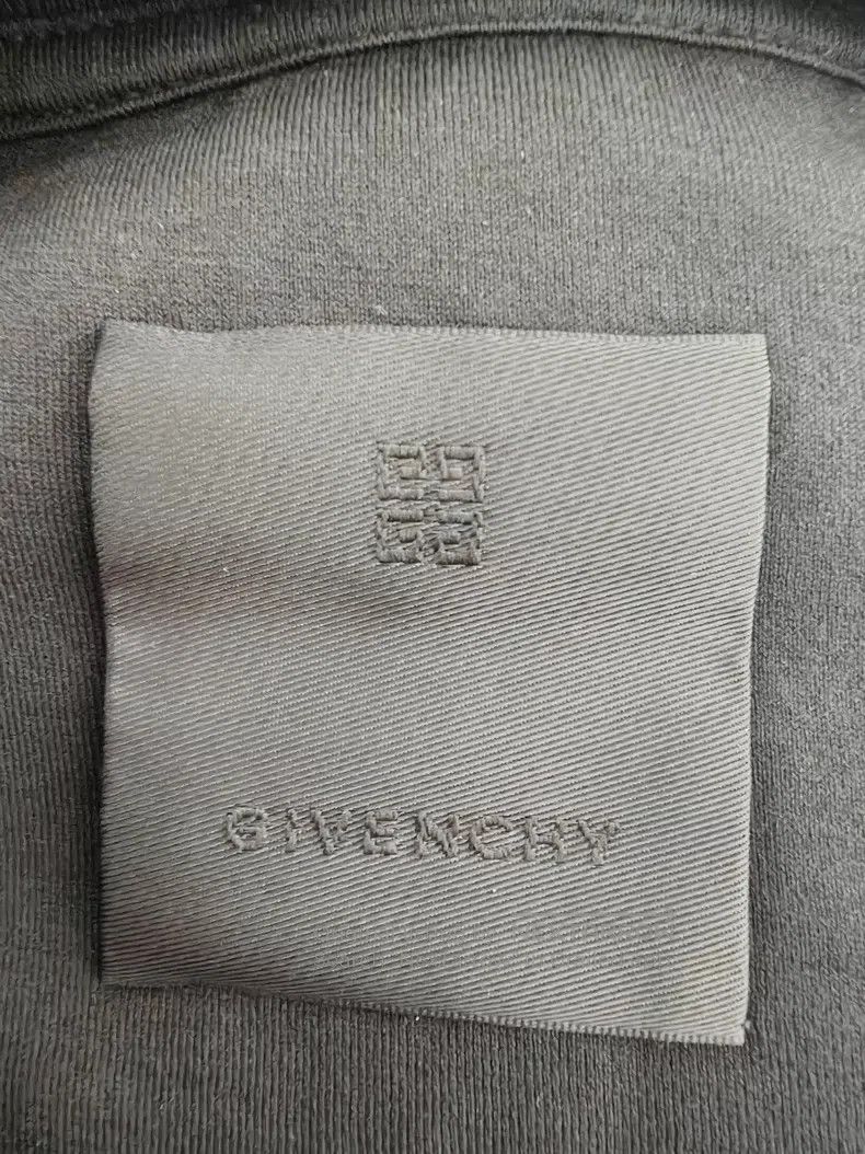 Givenchy Givenchy short sleeves Size US L / EU 52-54 / 3 - 4 Thumbnail