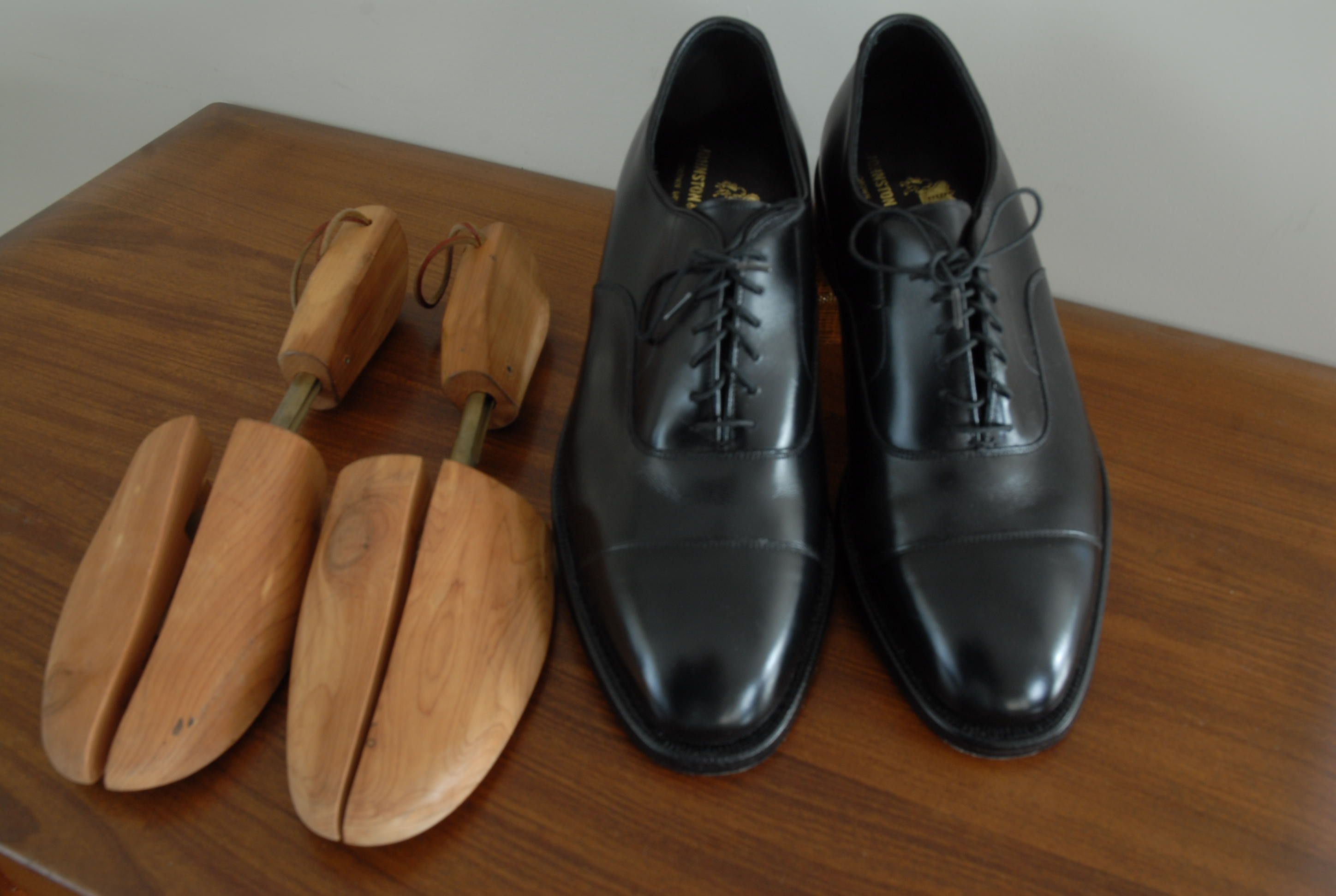 Johnston & Murphy 6-eye black cap toe Oxford, GYW, EUC, 9EEE Size US 9 / EU 42 - 8 Thumbnail