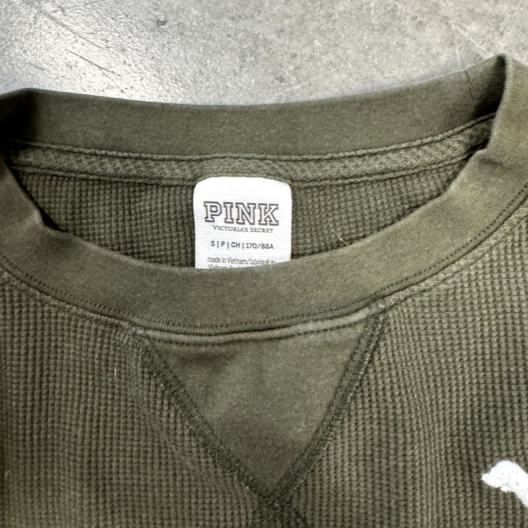 Vintage VINTAGE Victoria's Secret PINK Olive Green Waffle Knit Cropped T-Shirt S Women's Short Sleeve Crew Neck Cropped Sizing: Regular/Small Size S / US 4 / IT 40 - 3 Thumbnail