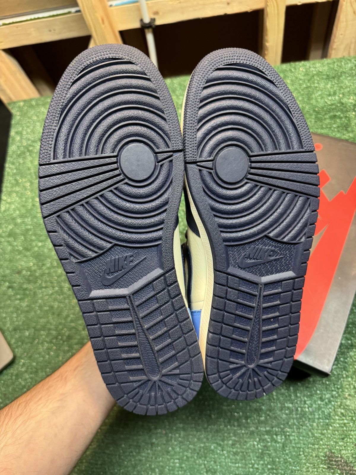 Jordan Brand Jordan Retro 1 Obsidian Size 10.5 Size US 10.5 / EU 43-44 - 11 Thumbnail