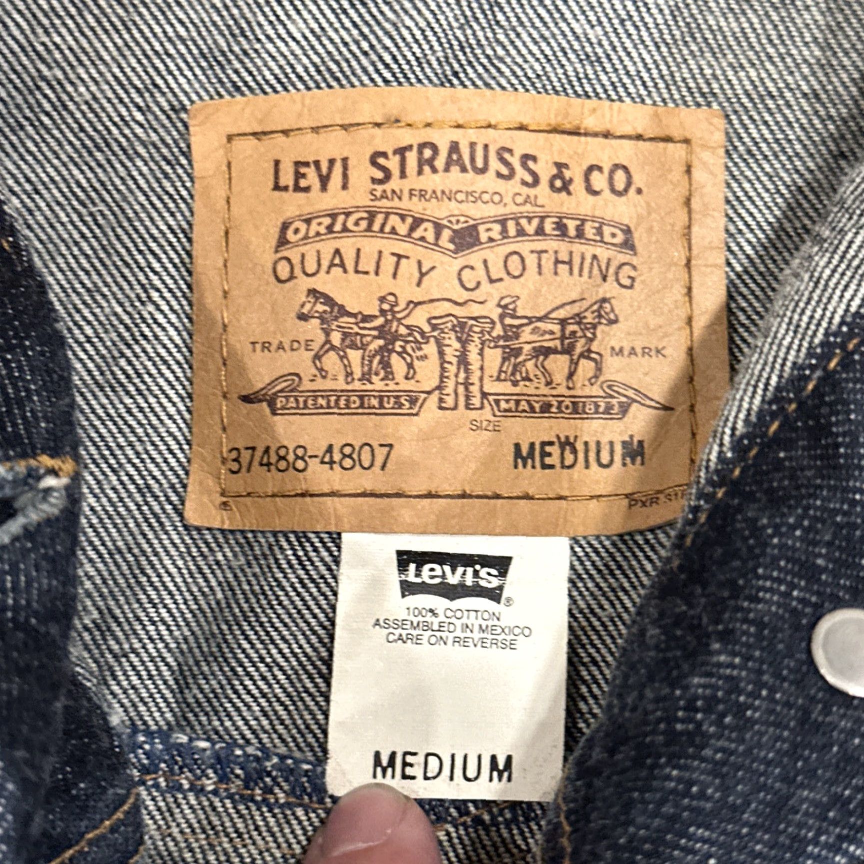 Levi's VINTAGE Levi's Trucker Denim Jacket Medium Blue Dark Wash Biker Womens 90s Size M / US 6-8 / IT 42-44 - 3 Thumbnail