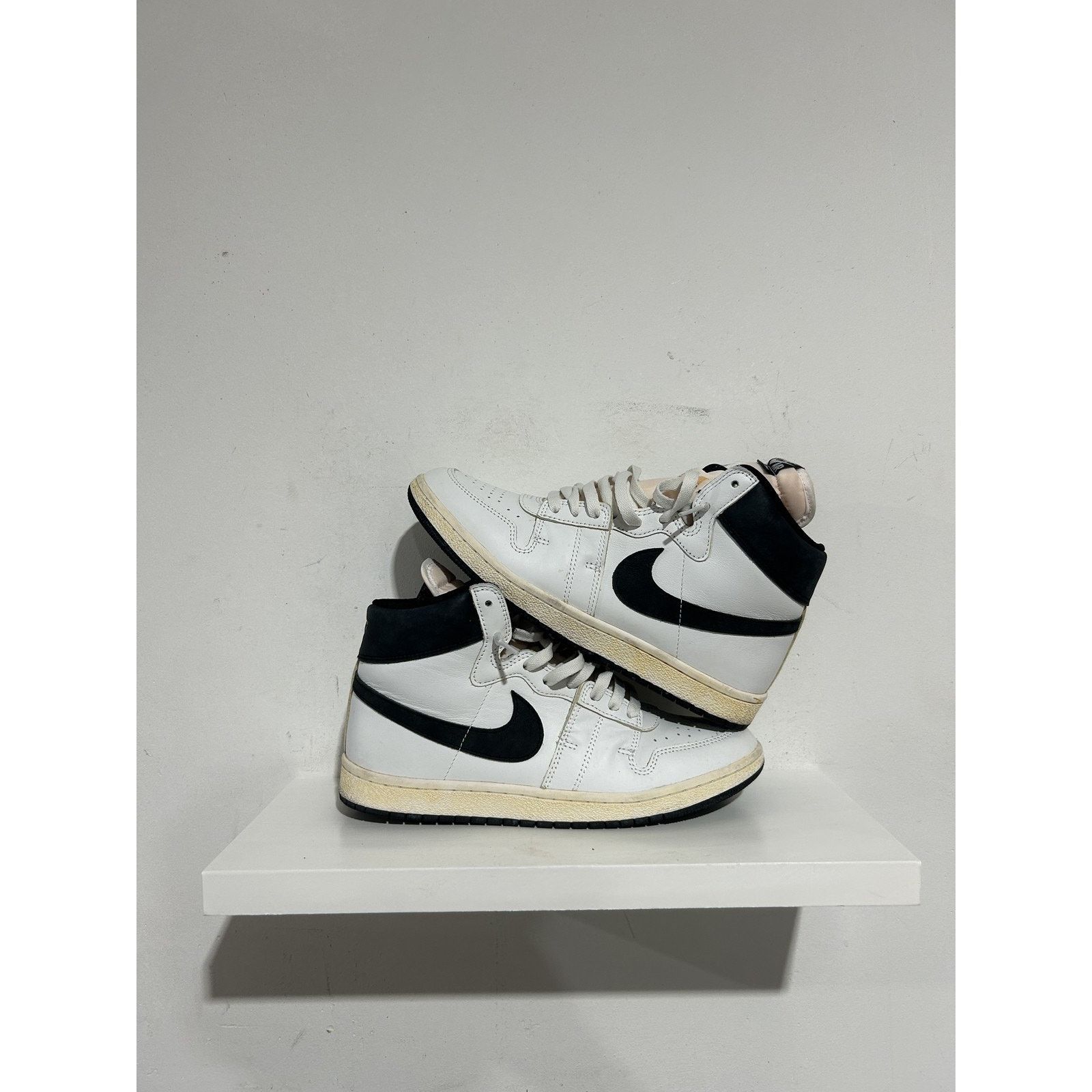 Nike NIKE JORDAN AIR SHIP A MA MANIERE WHITE BLACK SIZE 9 Size US 9 / EU 42 - 1 Thumbnail