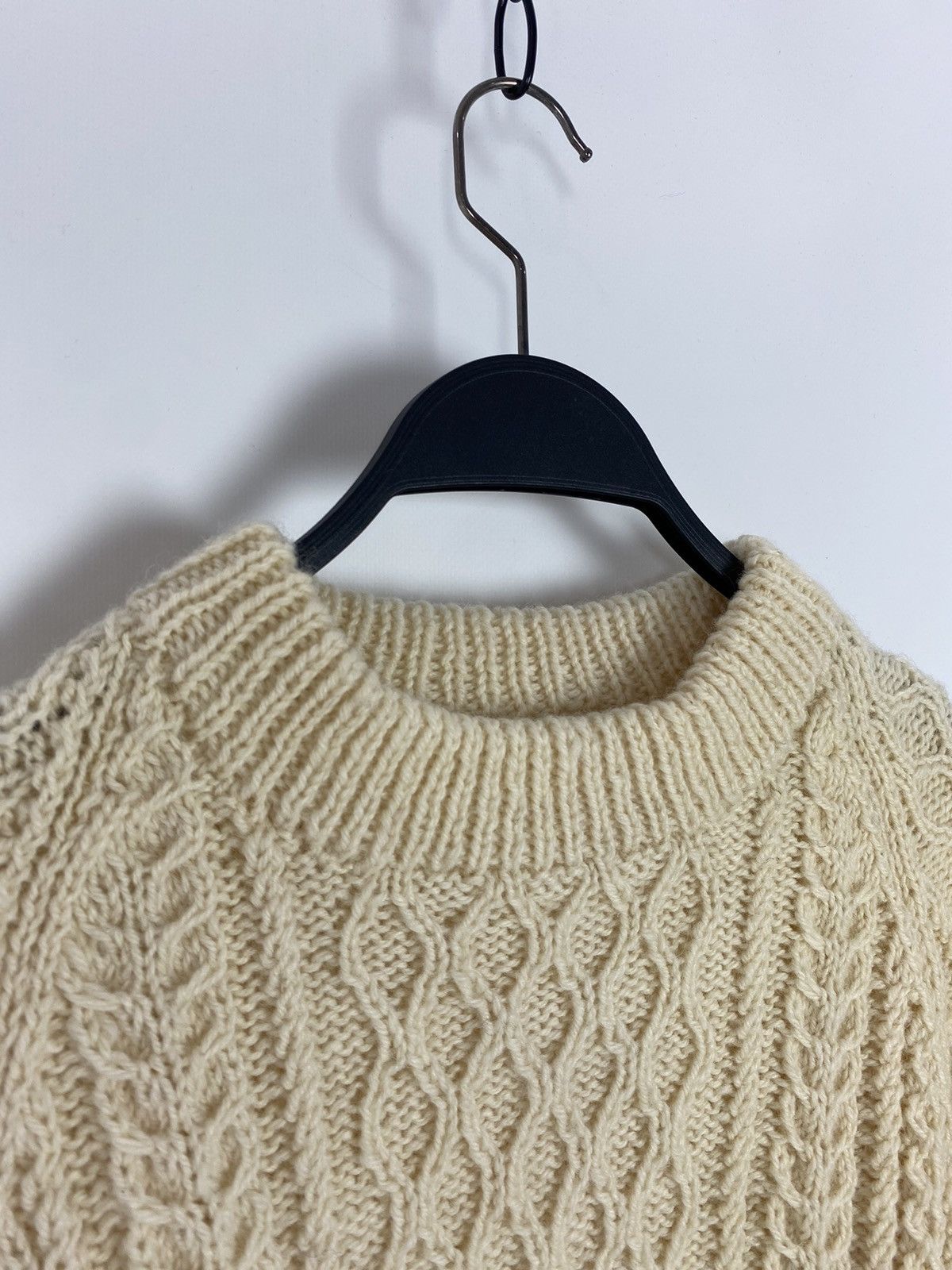 Vintage 60s 70s Vintage Aran Isles Wool Cable Knit Crewneck Sweater Size US L / EU 52-54 / 3 - 3 Thumbnail