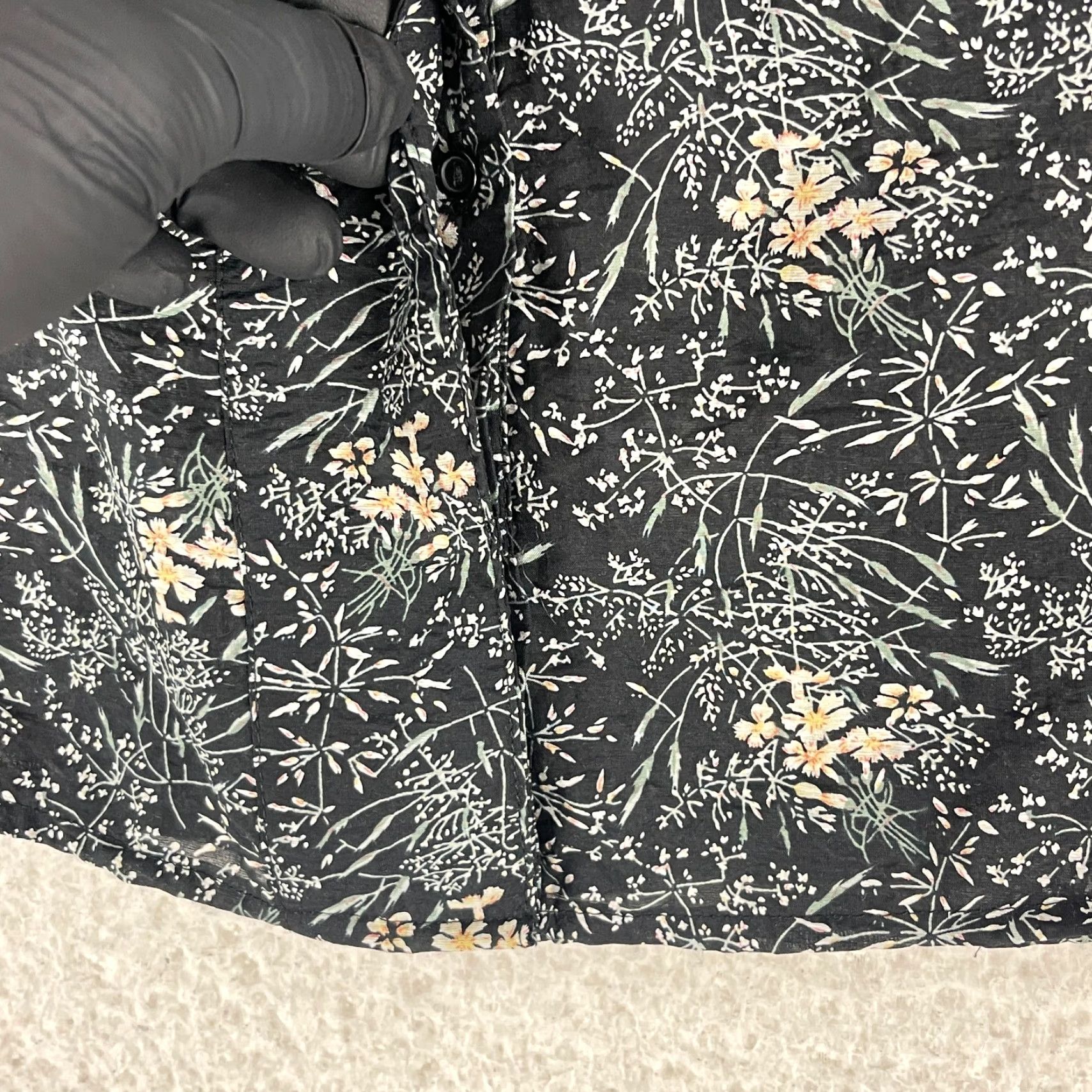 ASTR The Label ASTR The Label Button-Up Shirt Womens Large Black Floral Long Sleeve Ruffle Size L / US 10 / IT 46 - 7 Thumbnail
