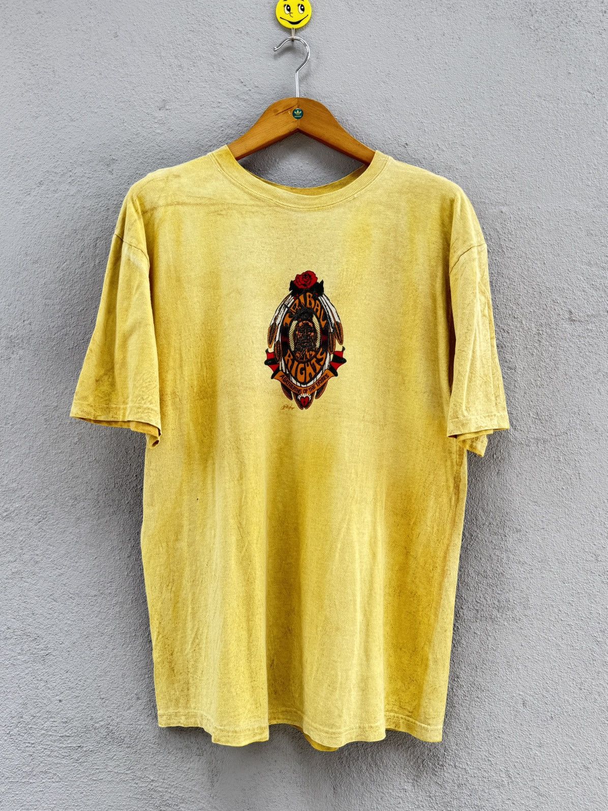 Arts & Science Vintage 90s Tribal Right American Leader Artwork Graphic Tee Size US XL / EU 56 / 4 - 2 Thumbnail