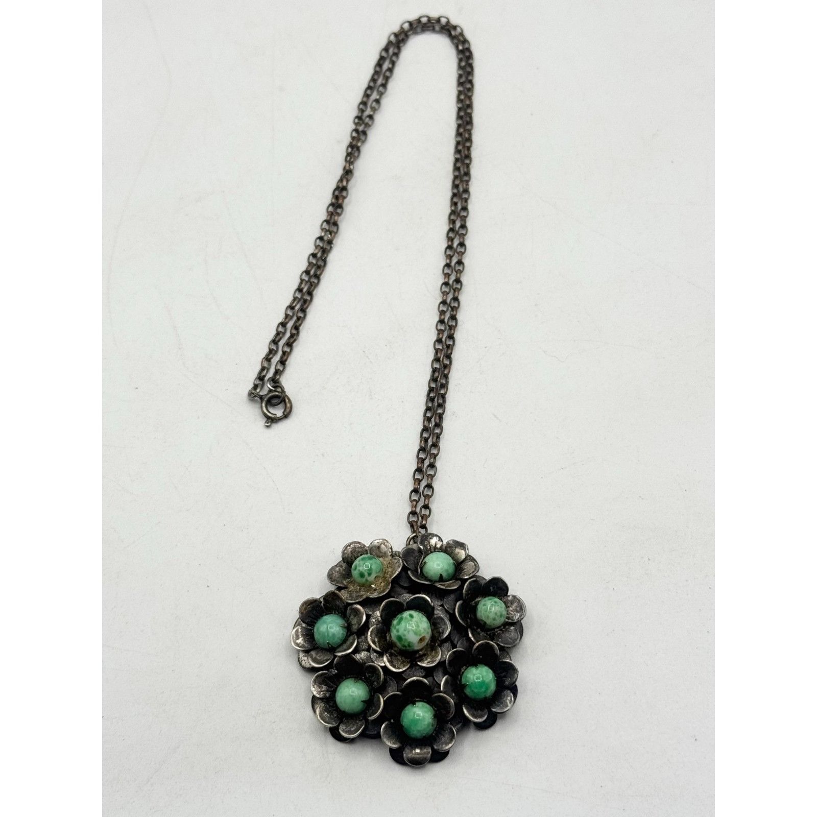 Vintage Vintage green stone flower floral pendant necklace Size ONE SIZE - 2 Thumbnail