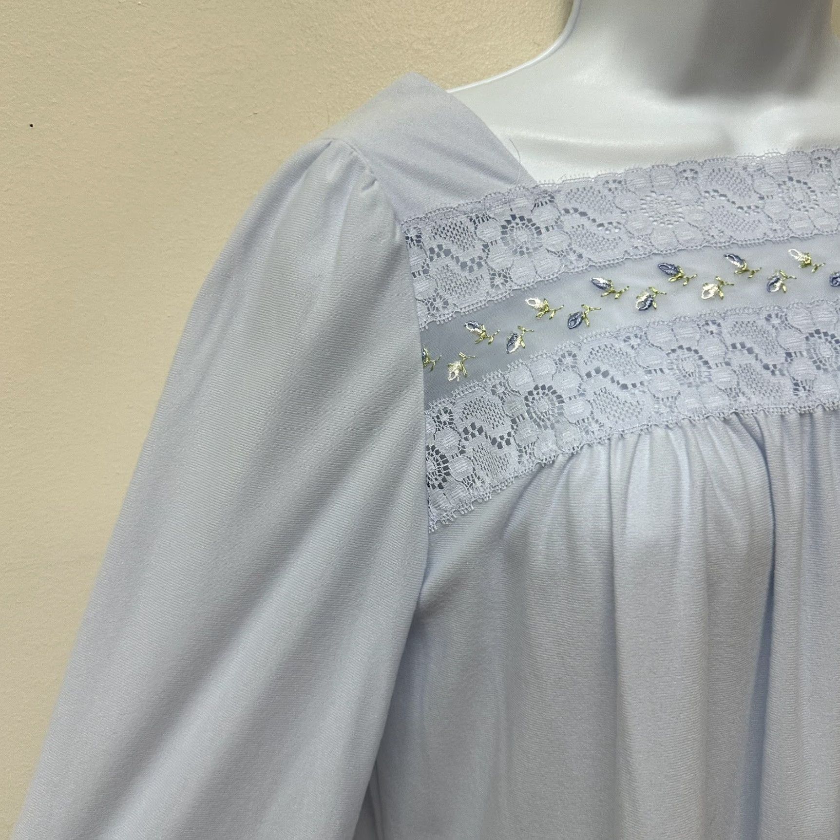 Vintage VINTAGE Gilead Nightgown Long Sleeve Nylon Lavender Lace Embroidered S NOS NEW Nightdress Purple 1970s Womens Size S / US 4 / IT 40 - 4 Thumbnail