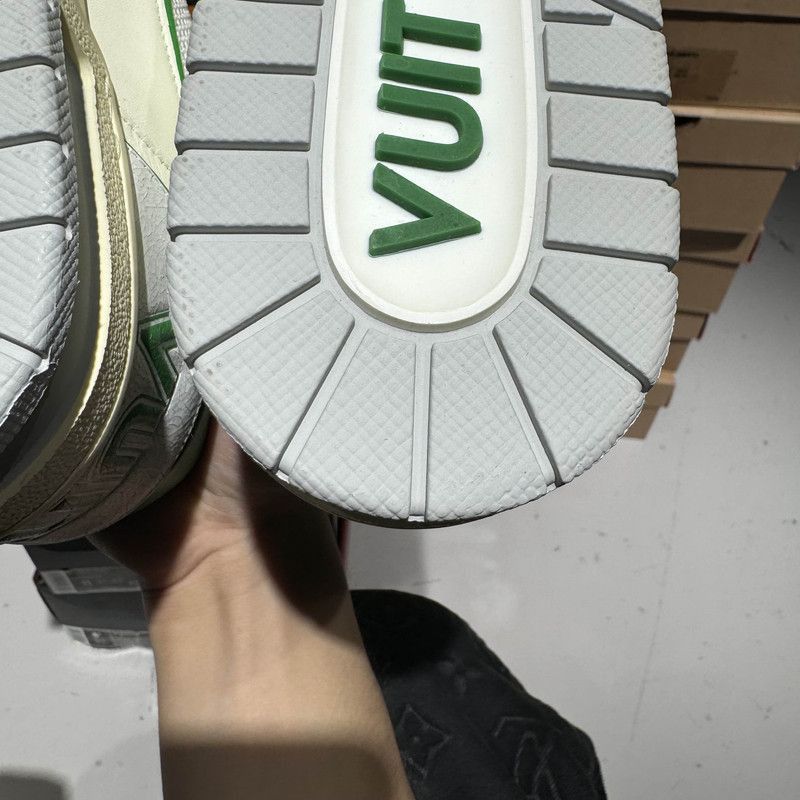 Louis Vuitton Louis Vuitton Retro Trainer Sneakers in White and Green -25 Size US 9 / EU 42 - 7 Thumbnail