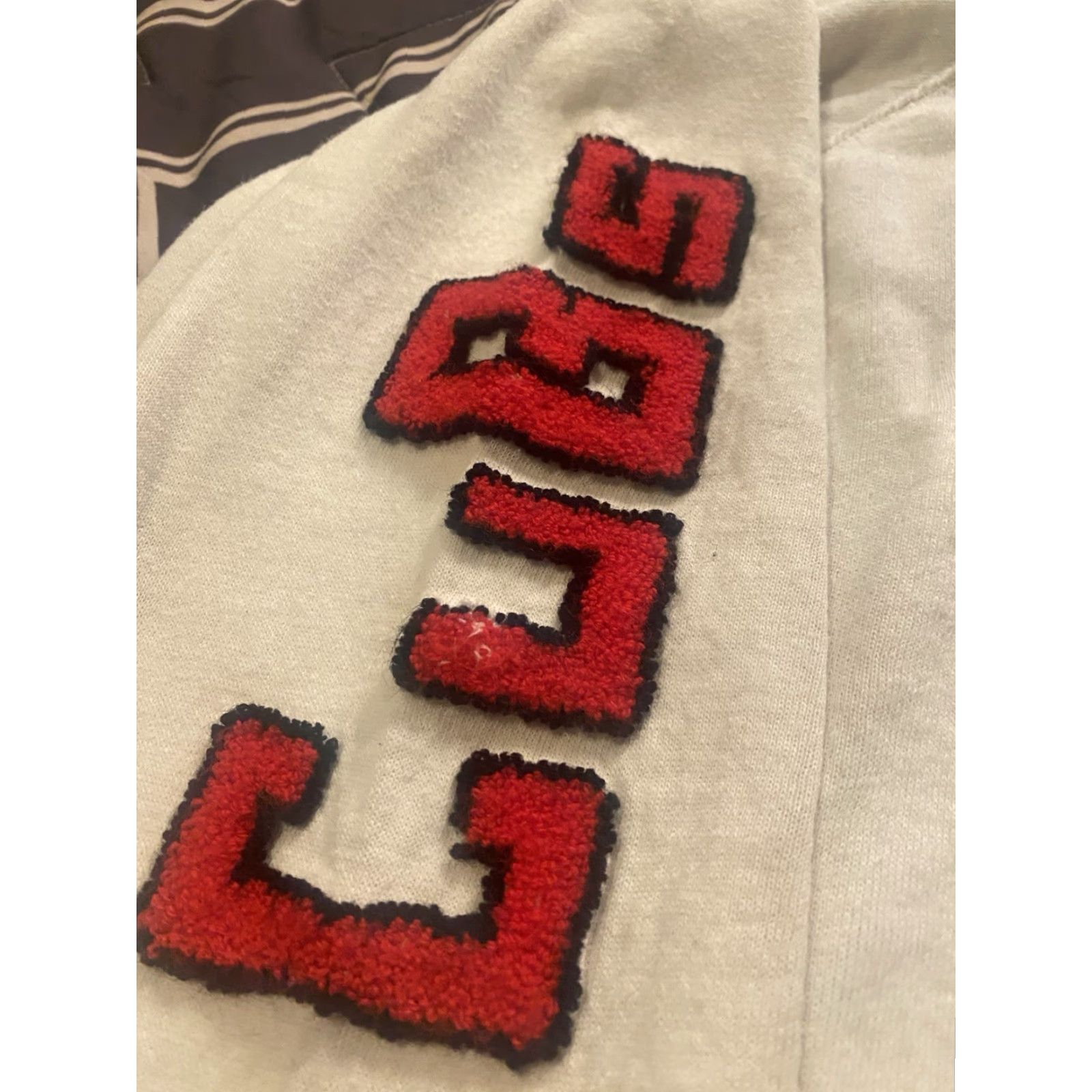 Vintage VINTAGE Bassett Walker Sweatshirt Women’s Large Cubs Letterman Style Patches White 80s Embroidered Logo Crew Neck Pullover Cotton Blend Fleece Size L / US 10 / IT 46 - 4 Thumbnail