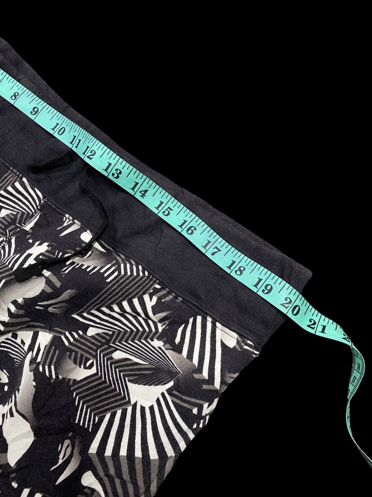 Bape A Bathing Ape (BAPE) All-Over Graphic Camo Jogger Pants Size US 34 / EU 50 - 10 Thumbnail