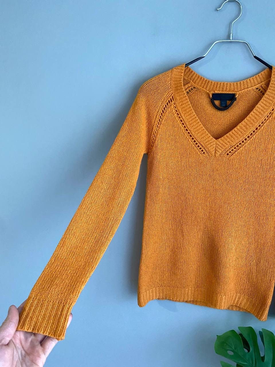 Burberry Burberry Women's Cashmere V-Neck Knit Sweater Jumper Size XS Size XS / US 0-2 / IT 36-38 - 8 Thumbnail