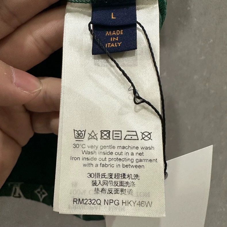 Louis Vuitton Louis Vuitton logo gradient short sleeves Size US L / EU 52-54 / 3 - 5 Thumbnail