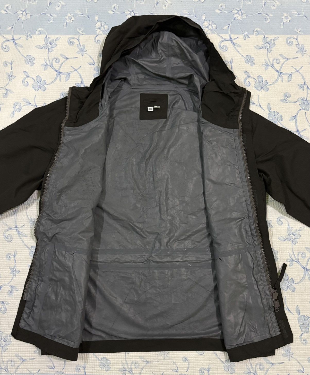 Lemaire Lemaire X Uniqlo Waterproof Olive Color Hoodies Jacket Size US L / EU 52-54 / 3 - 7 Thumbnail