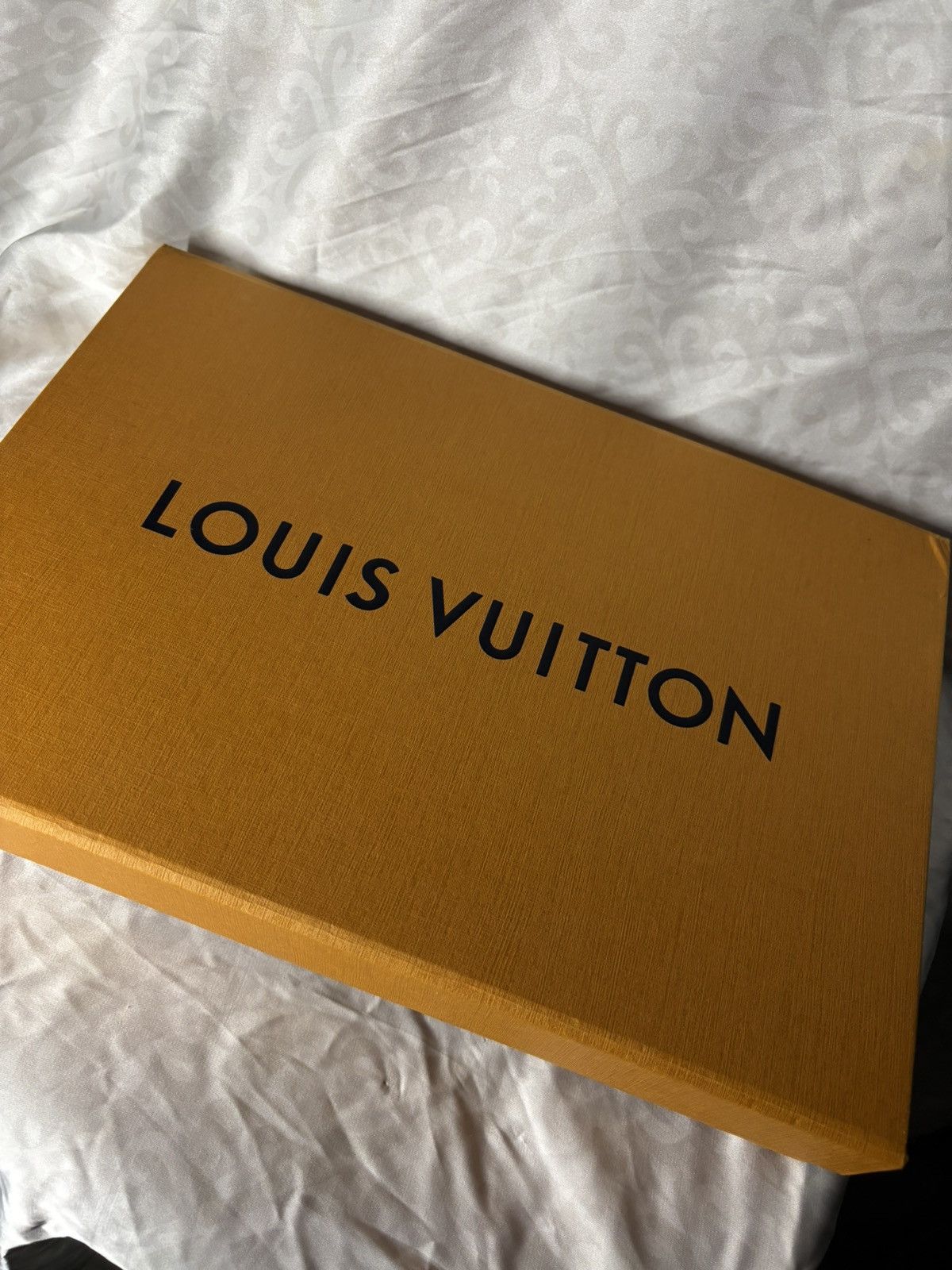 Louis Vuitton (very worn) Louis Vuitton Cluth Bag Vintage Size ONE SIZE - 17 Thumbnail