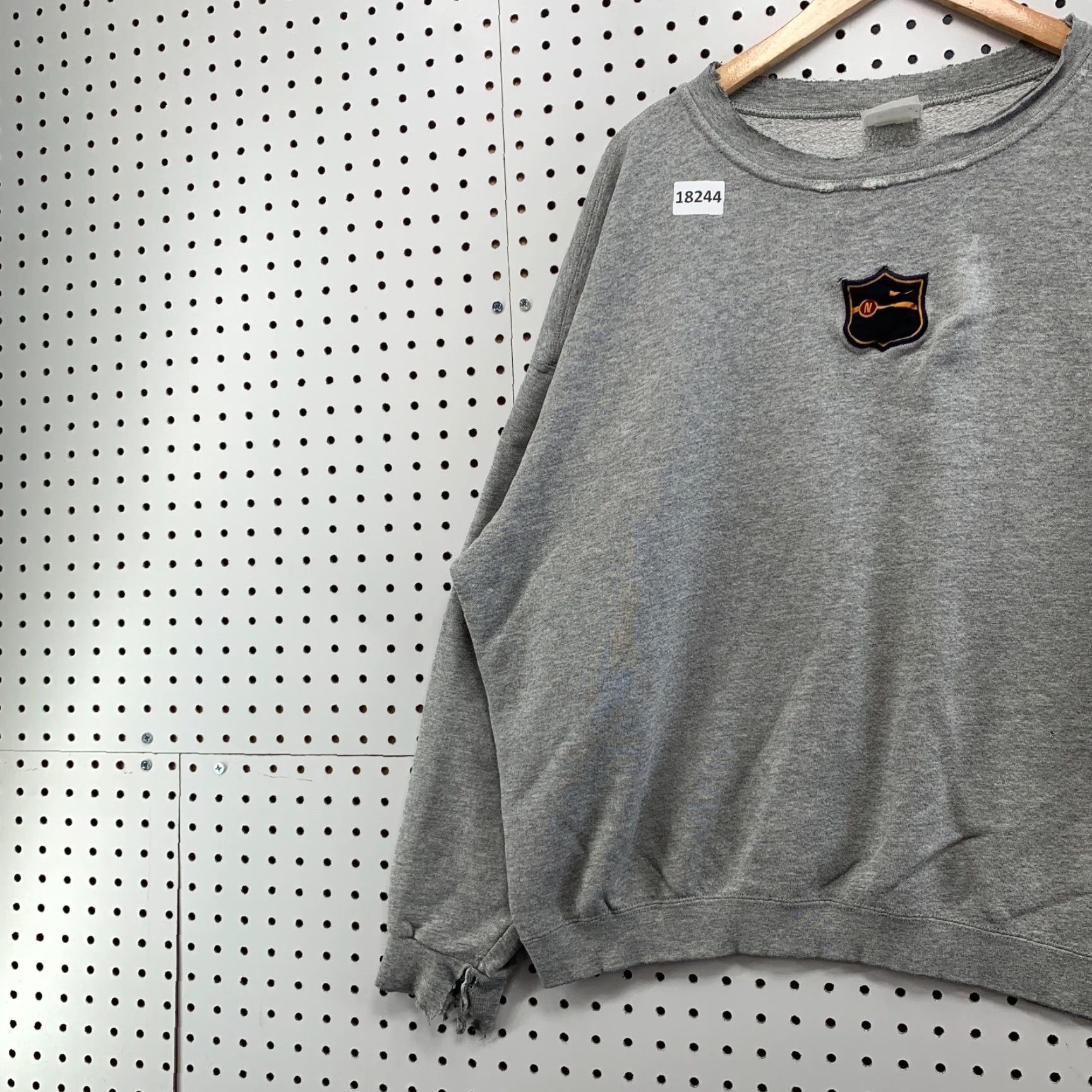 Nike VINTAGE 90s Nike Crew Neck Sweatshirt Adult XL Gray Center Swoosh Embroidered Mens Size US XL / EU 56 / 4 - 3 Thumbnail