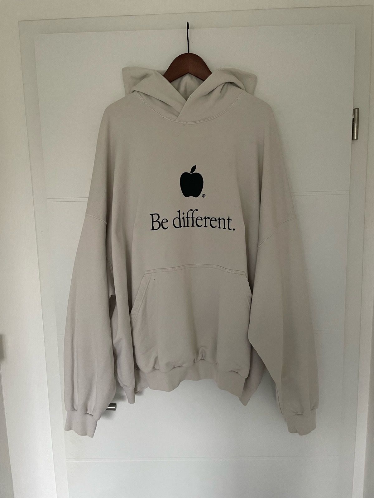 Pre-owned Balenciaga Fw22 Oversized Apple Be Different Hoodie In White