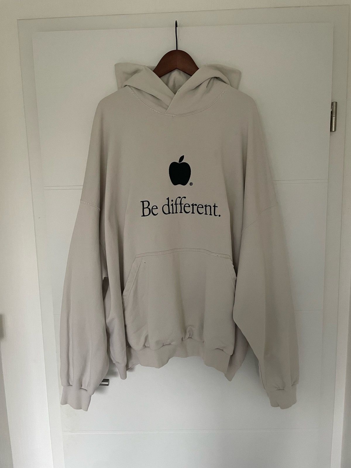 Pre-owned Balenciaga Fw22 Oversized Apple Be Different Hoodie In White