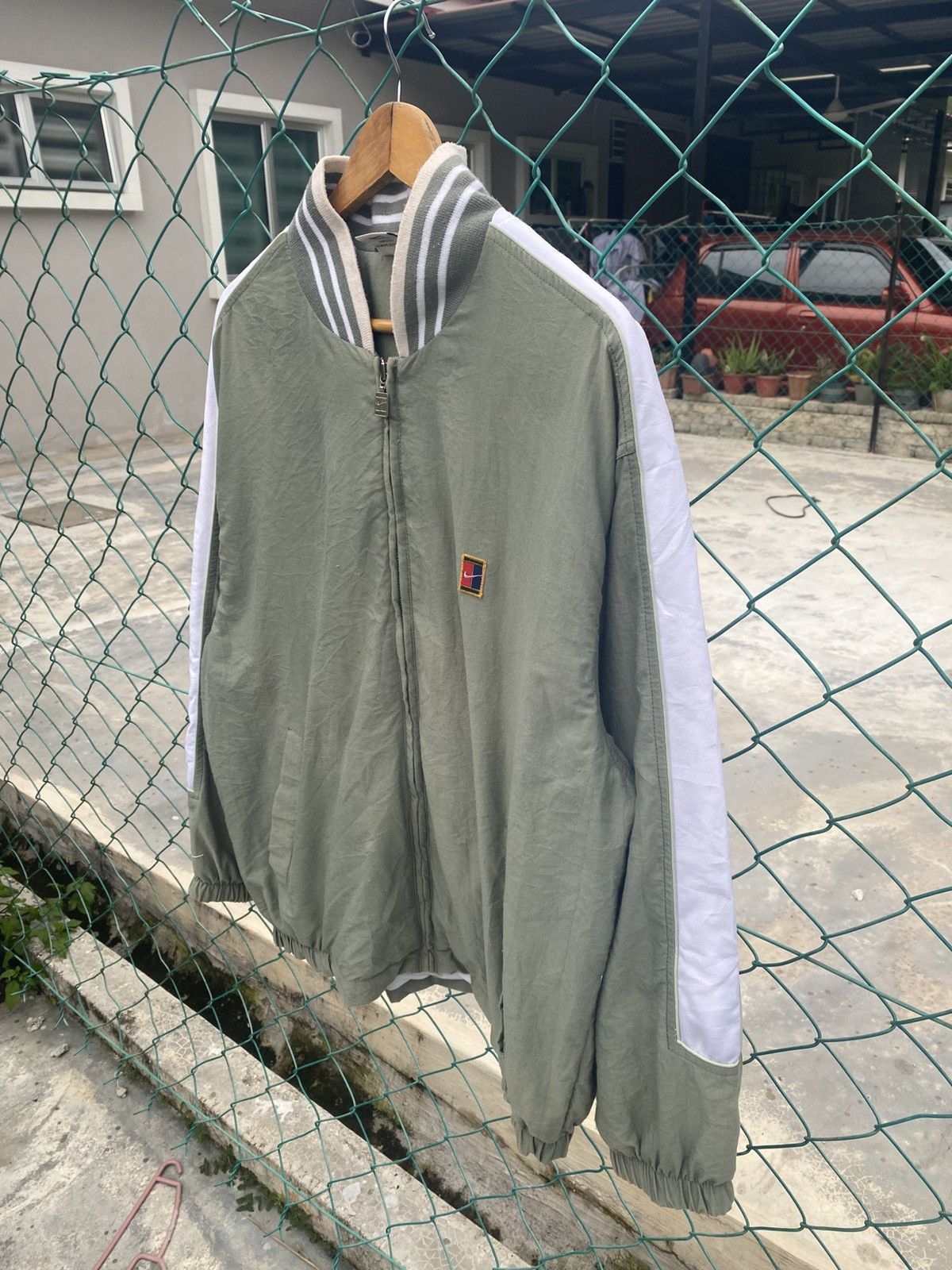 Nike Distressed Vintage 90’s Nike court thermal jacket Size US L / EU 52-54 / 3 - 5 Thumbnail