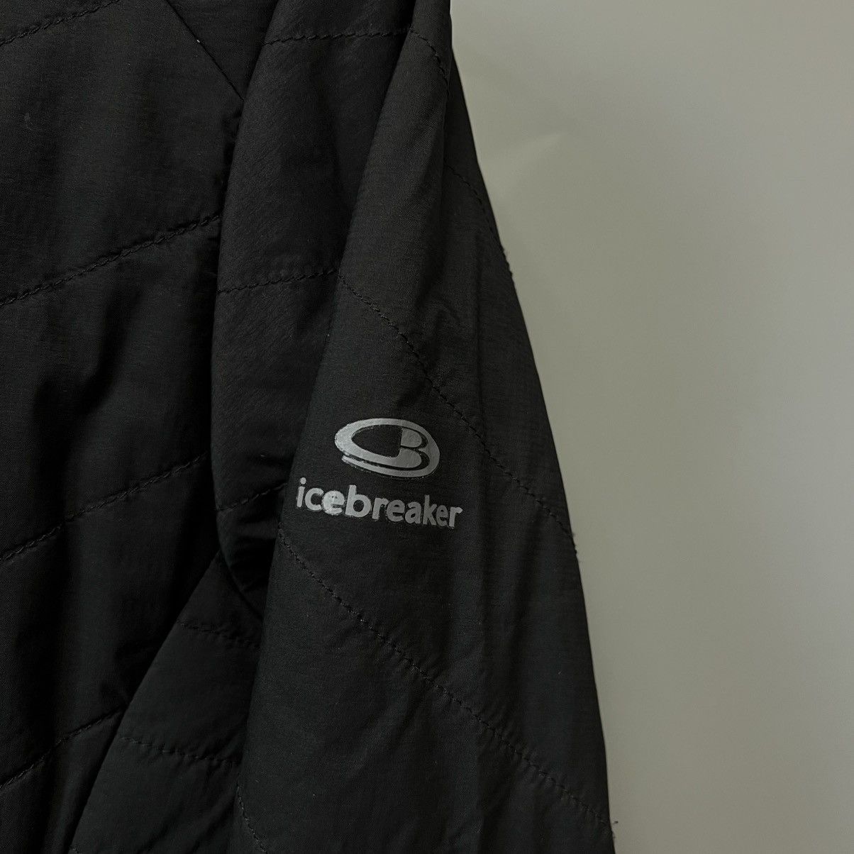 Icebreaker Icebreaker Merino GT Hyperia Lite Jacket woman’s black Size S / US 4 / IT 40 - 5 Thumbnail