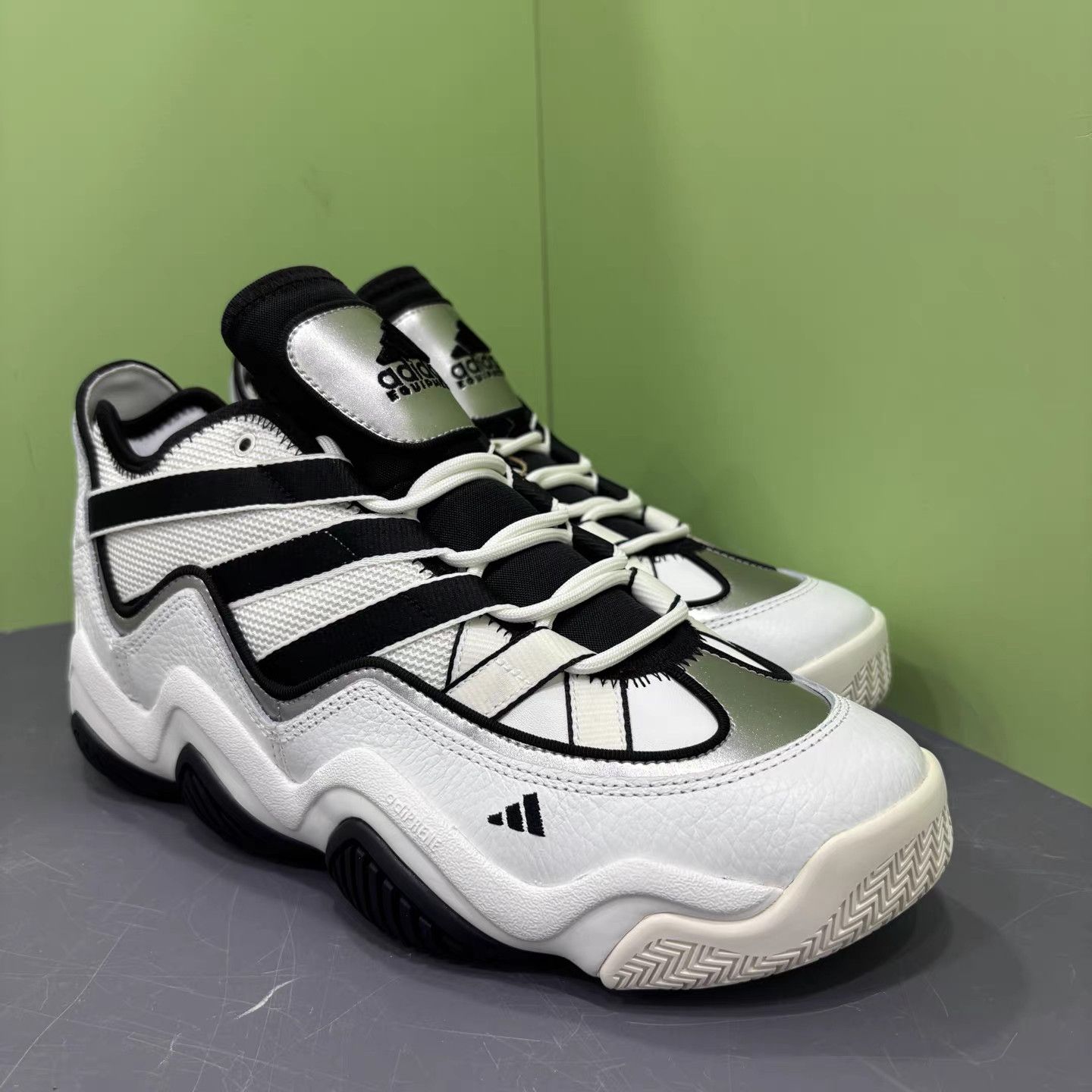 Adidas adidas Top Ten 2010 Basketball Shoes K15 Size US 10 / EU 43 - 3 Thumbnail