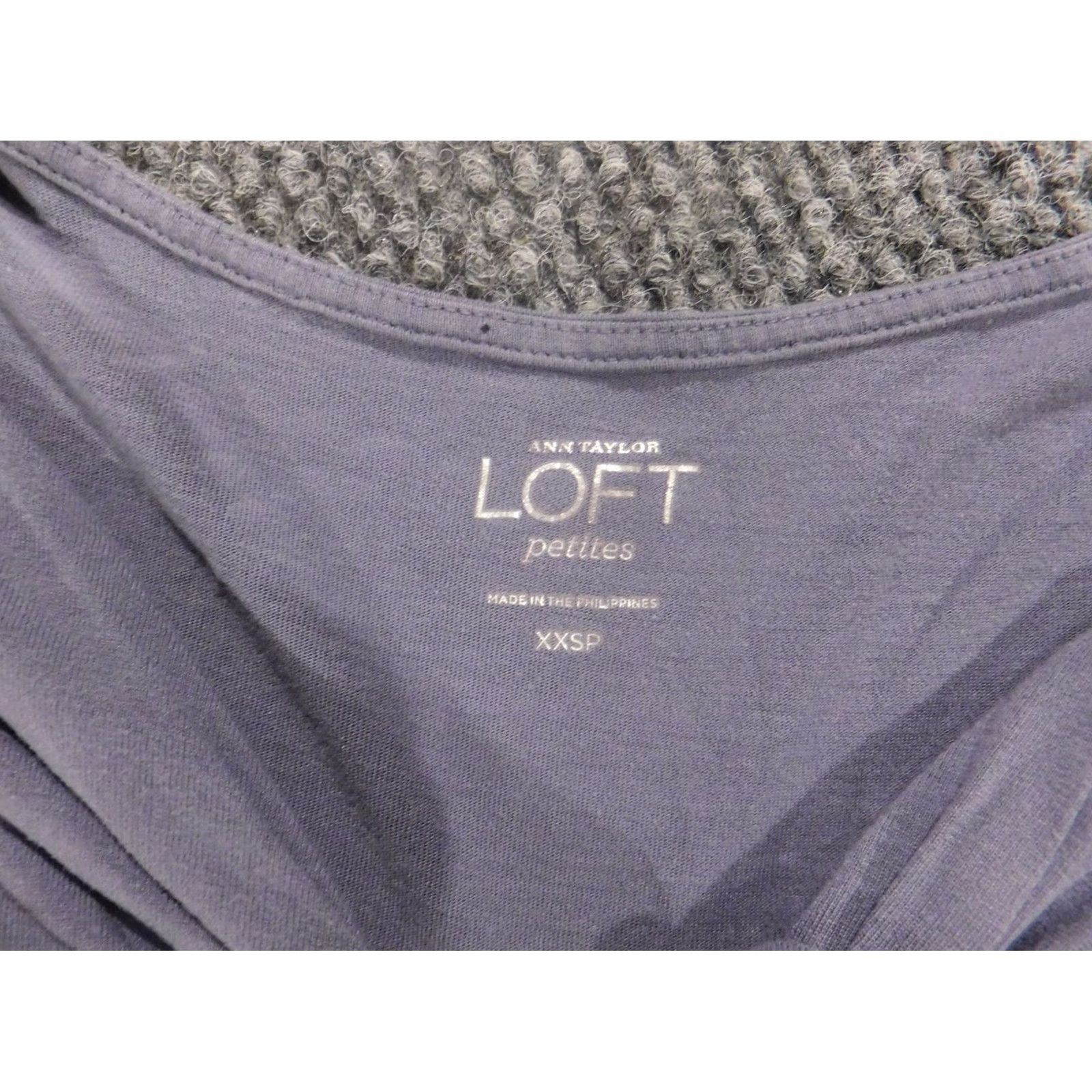 Ann Taylor Loft Ann Taylor Loft Blouse Petites P2XS XS SP Blue Sleeveless Round Neck Pullover Casual Rayon Lightweight Stretch Buttons Women Blouse Size XXS / US 00 / IT 34 - 4 Thumbnail