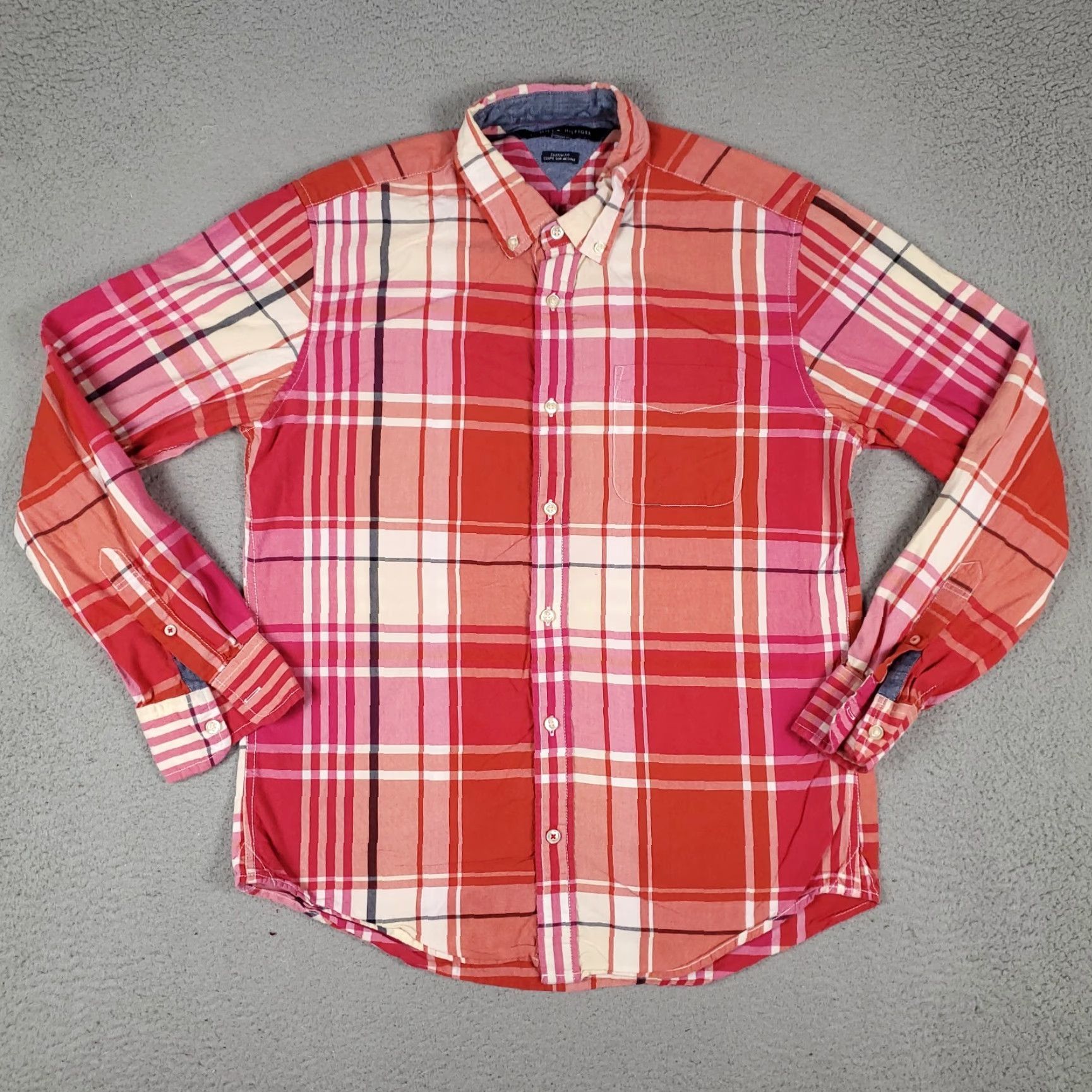Tommy Hilfiger Tommy Hilfiger Custom Fit Red Casual Mens Button-Up Shirt Size Large Stained Size US L / EU 52-54 / 3 - 3 Thumbnail