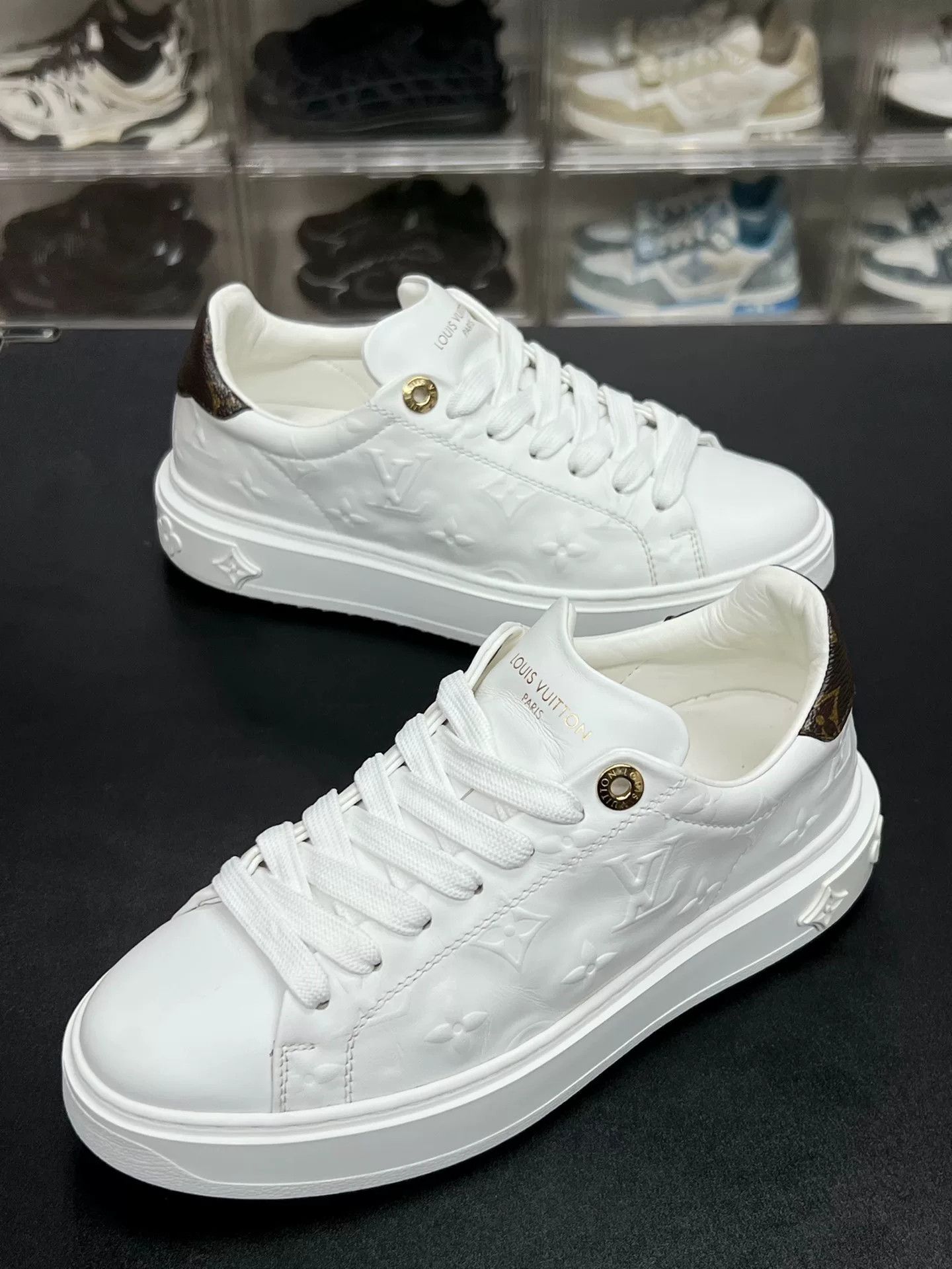 Louis Vuitton Louis Vuitton Lowtop Sneakers us_6 Women Size US 6 / IT 36 - 1 Thumbnail